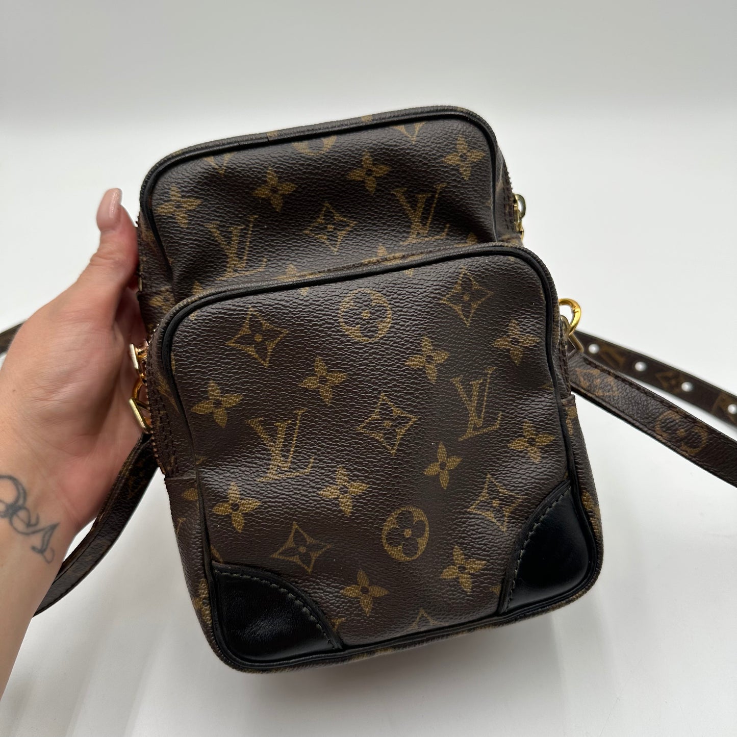 Authentic Louis Vuitton 2004 Monogram Amazone MM Crossbody