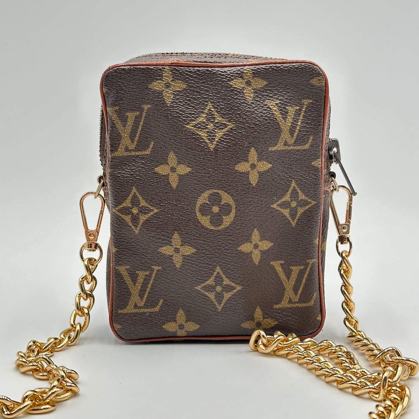 Authentic Louis Vuitton 𝑴𝒐𝒏𝒐𝒈𝒓𝒂𝒎 𝑫𝒂𝒏𝒖𝒃𝒆 𝑴𝒊𝒏𝒊 𝑪𝒓𝒐𝒔𝒔𝒃𝒐𝒅𝒚