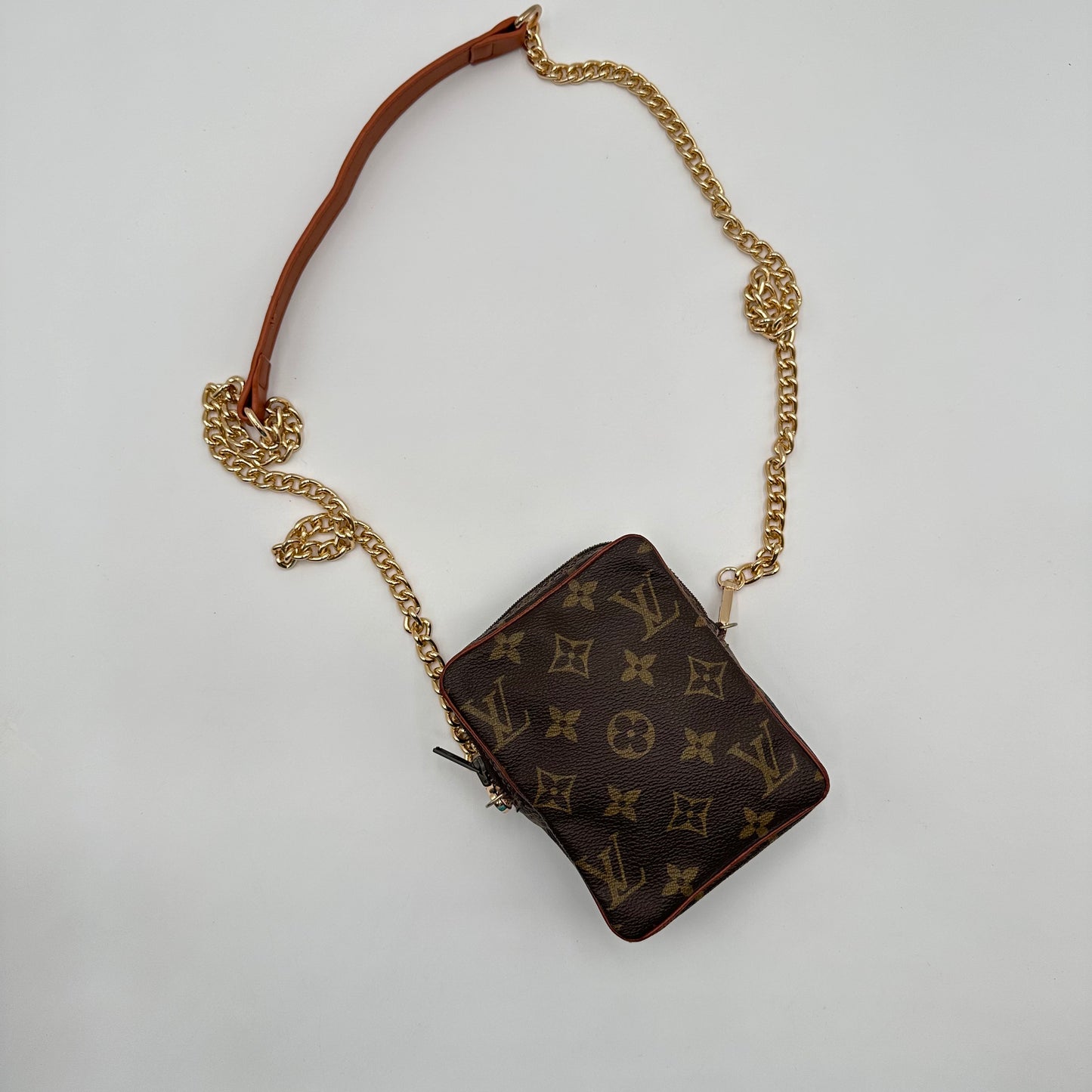 Authentic Louis Vuitton 𝑴𝒐𝒏𝒐𝒈𝒓𝒂𝒎 𝑫𝒂𝒏𝒖𝒃𝒆 𝑴𝒊𝒏𝒊 𝑪𝒓𝒐𝒔𝒔𝒃𝒐𝒅𝒚