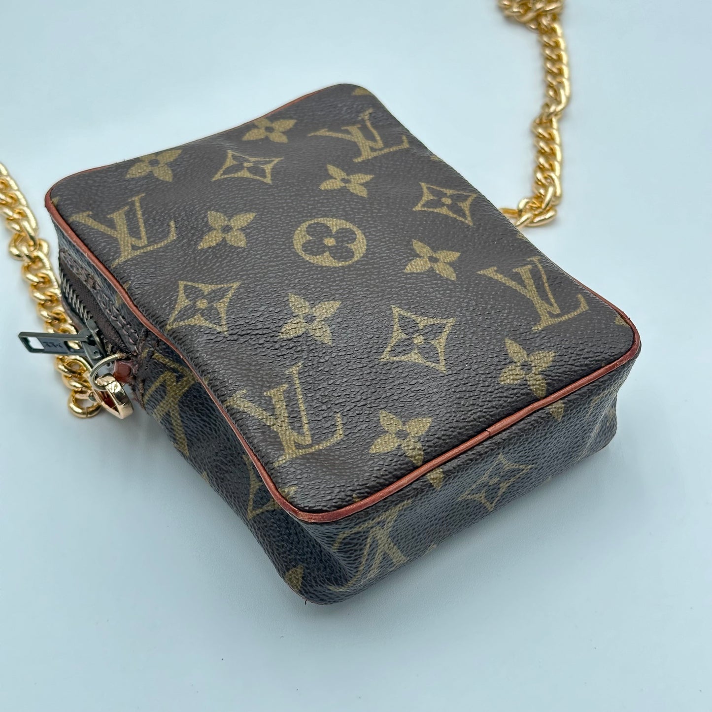 Authentic Louis Vuitton 𝑴𝒐𝒏𝒐𝒈𝒓𝒂𝒎 𝑫𝒂𝒏𝒖𝒃𝒆 𝑴𝒊𝒏𝒊 𝑪𝒓𝒐𝒔𝒔𝒃𝒐𝒅𝒚