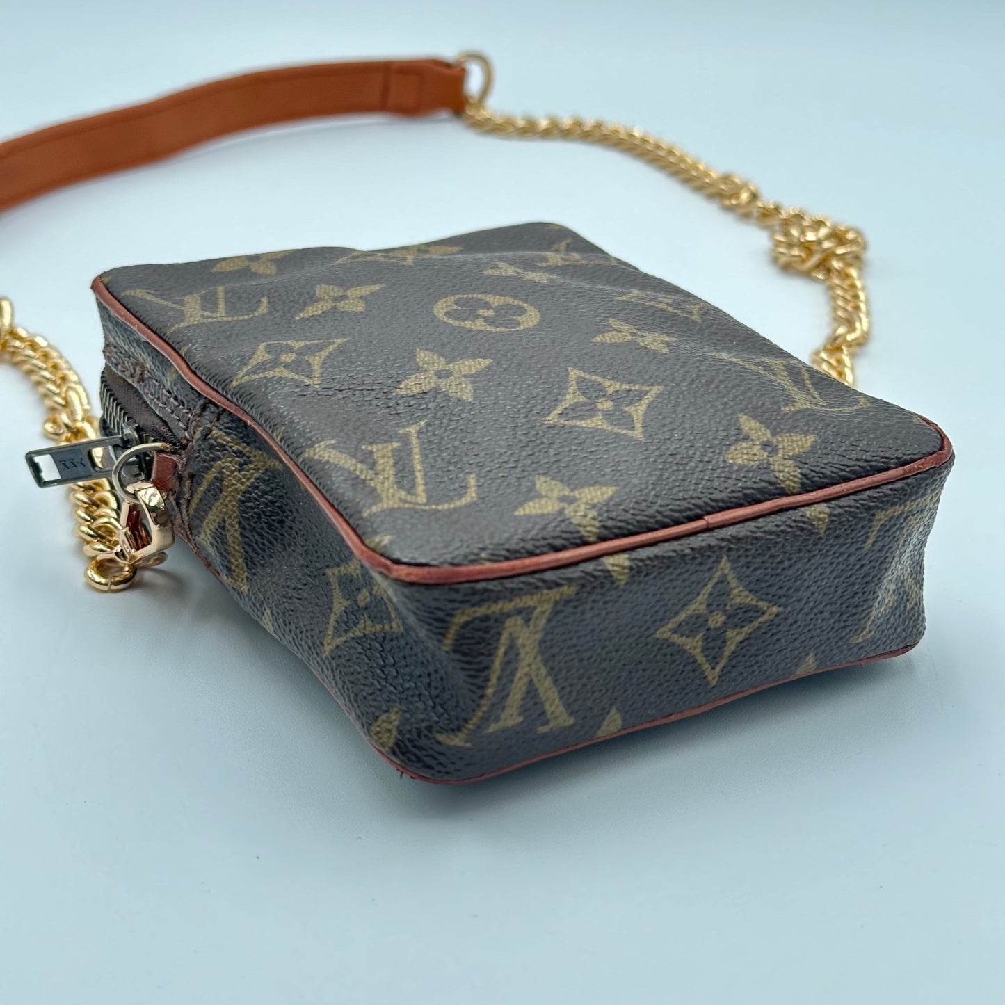 Authentic Louis Vuitton 𝑴𝒐𝒏𝒐𝒈𝒓𝒂𝒎 𝑫𝒂𝒏𝒖𝒃𝒆 𝑴𝒊𝒏𝒊 𝑪𝒓𝒐𝒔𝒔𝒃𝒐𝒅𝒚