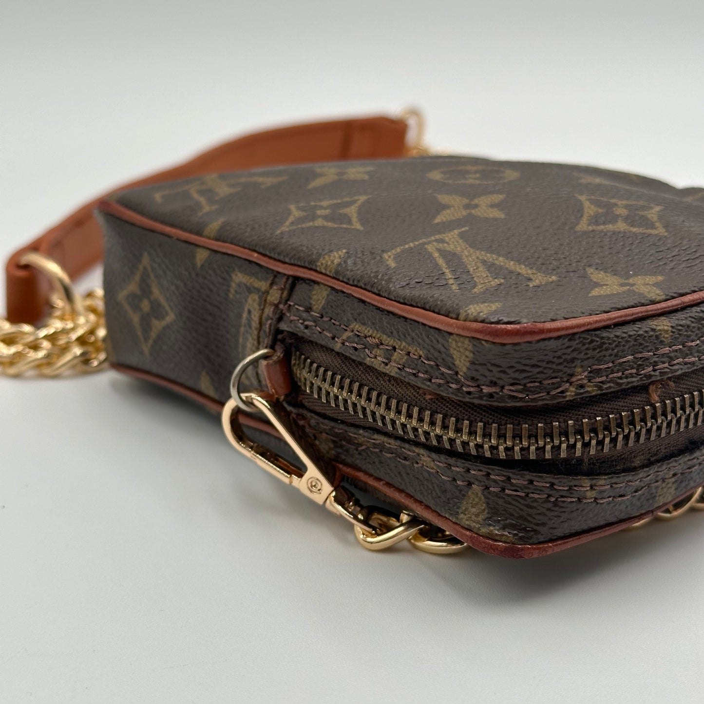 Authentic Louis Vuitton 𝑴𝒐𝒏𝒐𝒈𝒓𝒂𝒎 𝑫𝒂𝒏𝒖𝒃𝒆 𝑴𝒊𝒏𝒊 𝑪𝒓𝒐𝒔𝒔𝒃𝒐𝒅𝒚