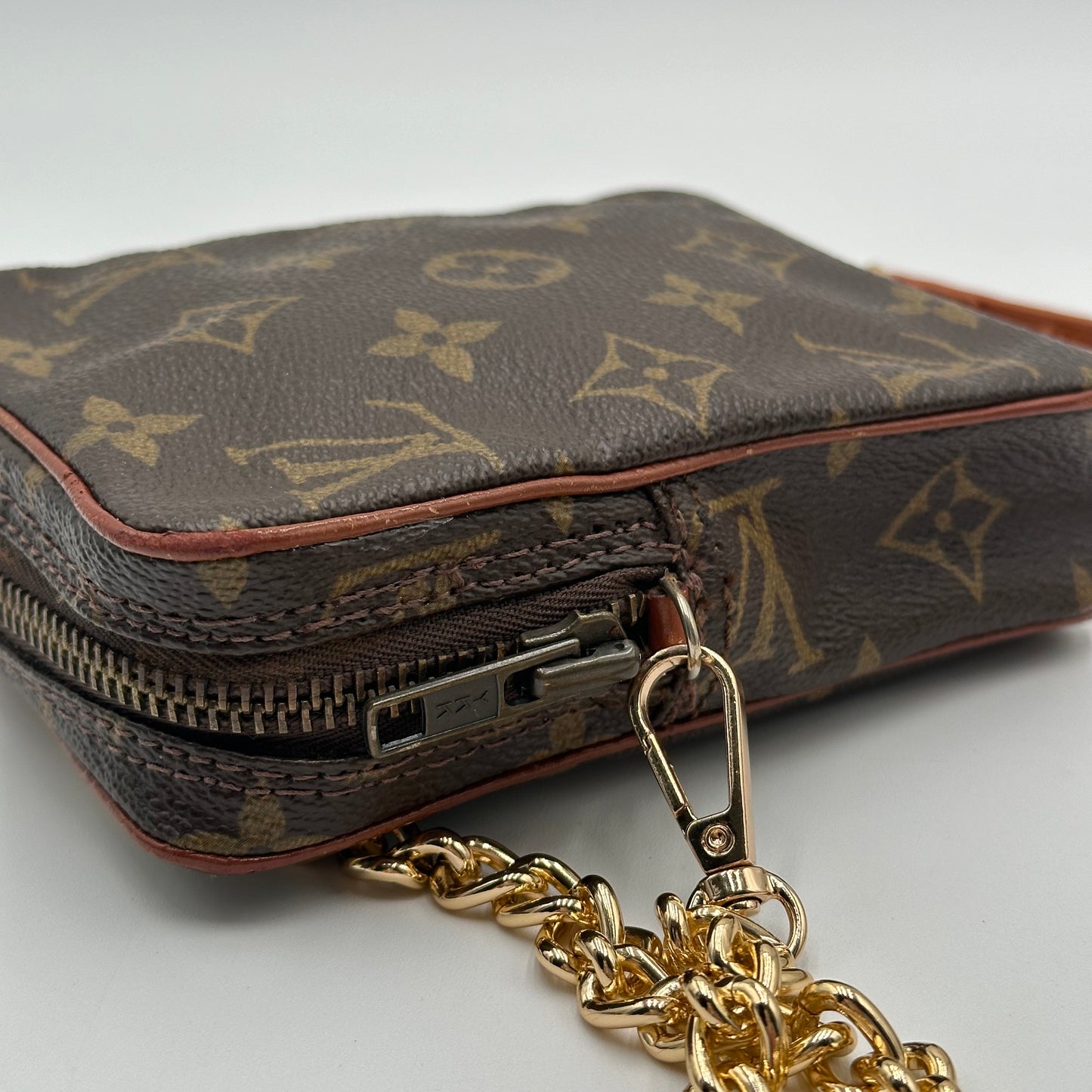 Authentic Louis Vuitton 𝑴𝒐𝒏𝒐𝒈𝒓𝒂𝒎 𝑫𝒂𝒏𝒖𝒃𝒆 𝑴𝒊𝒏𝒊 𝑪𝒓𝒐𝒔𝒔𝒃𝒐𝒅𝒚