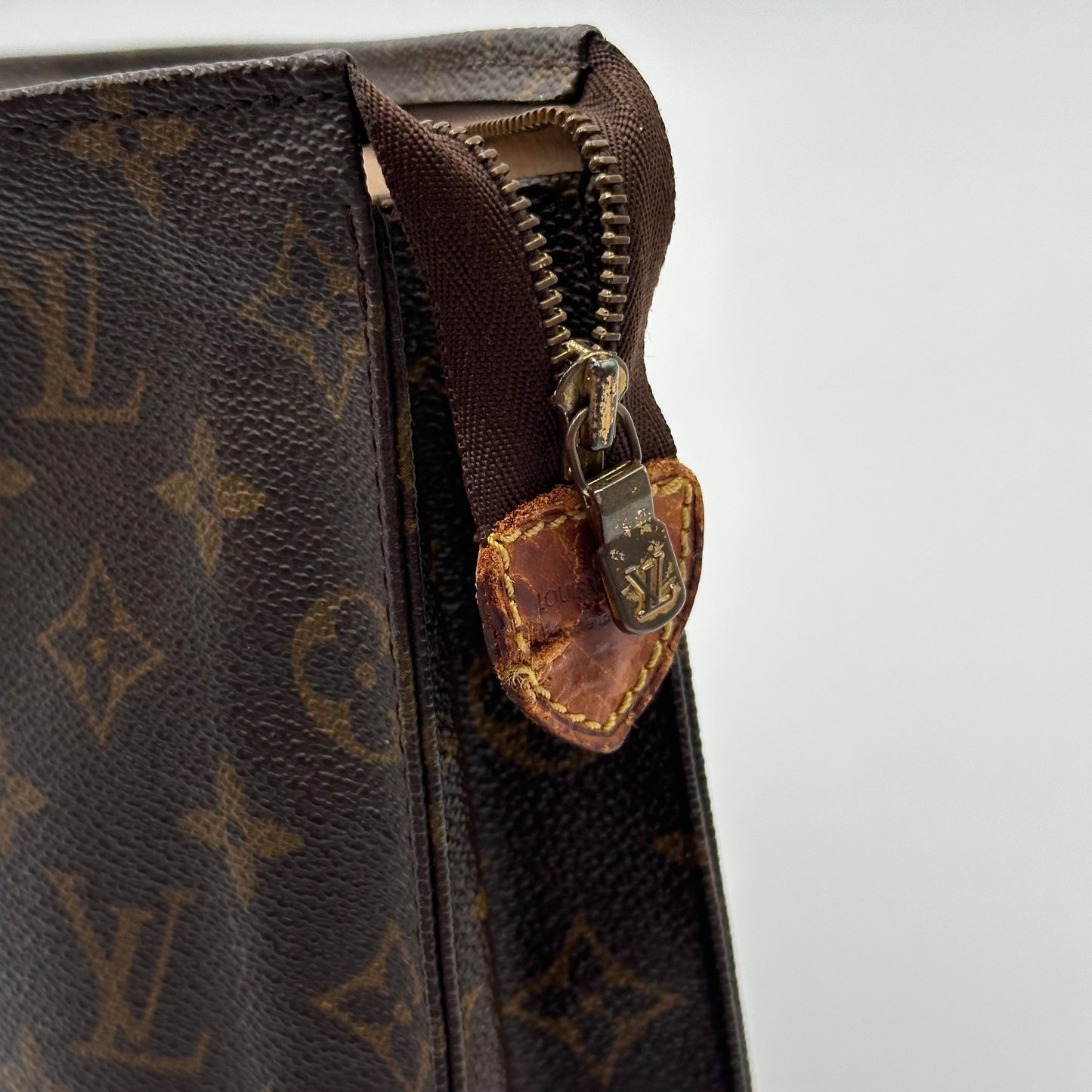 Authentic Louis Vuitton 1988 Monogram Toiletry 26 Crossbody + Case