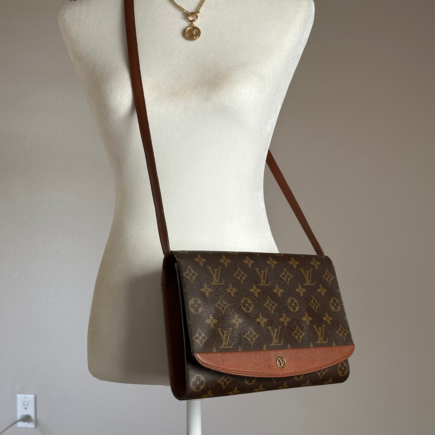 Authentic Louis Vuitton 1991 Monogram Bordeaux Clutch Crossbody