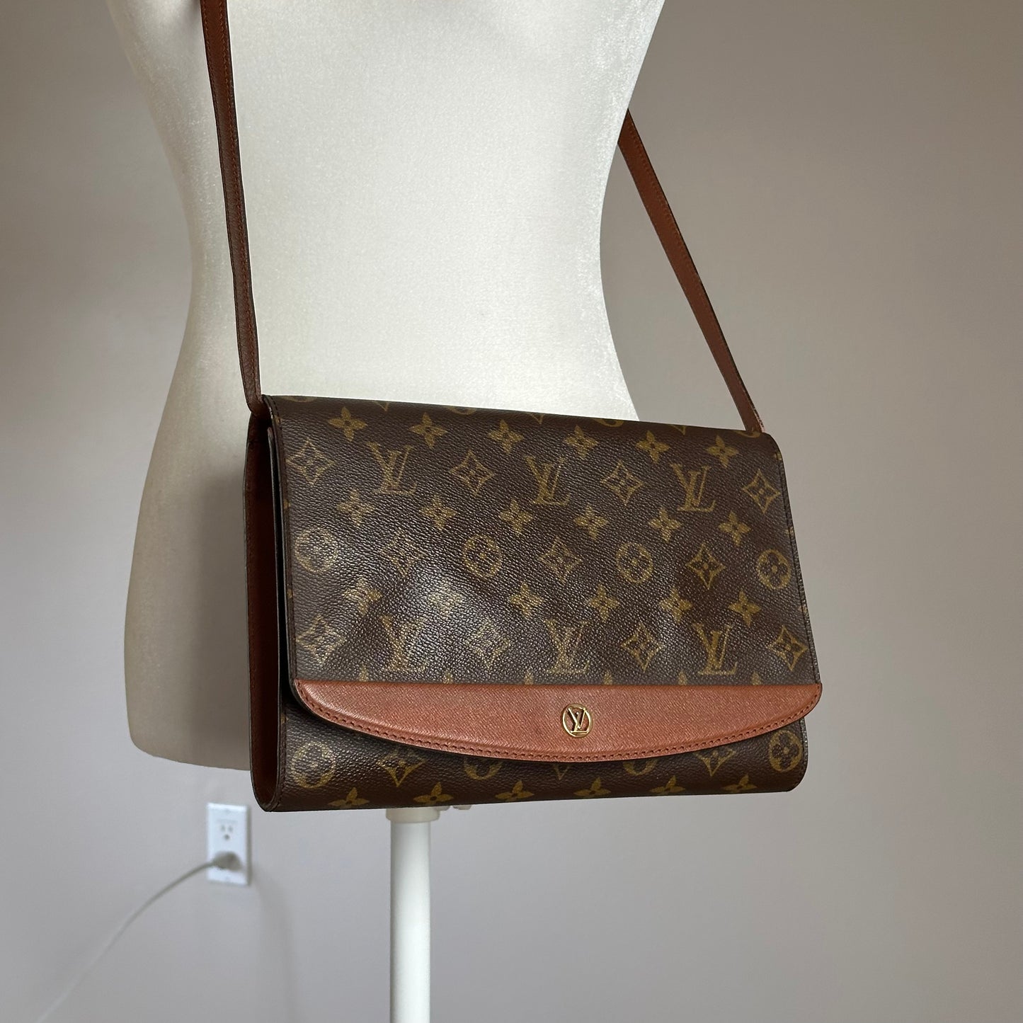 Authentic Louis Vuitton 1991 Monogram Bordeaux Clutch Crossbody