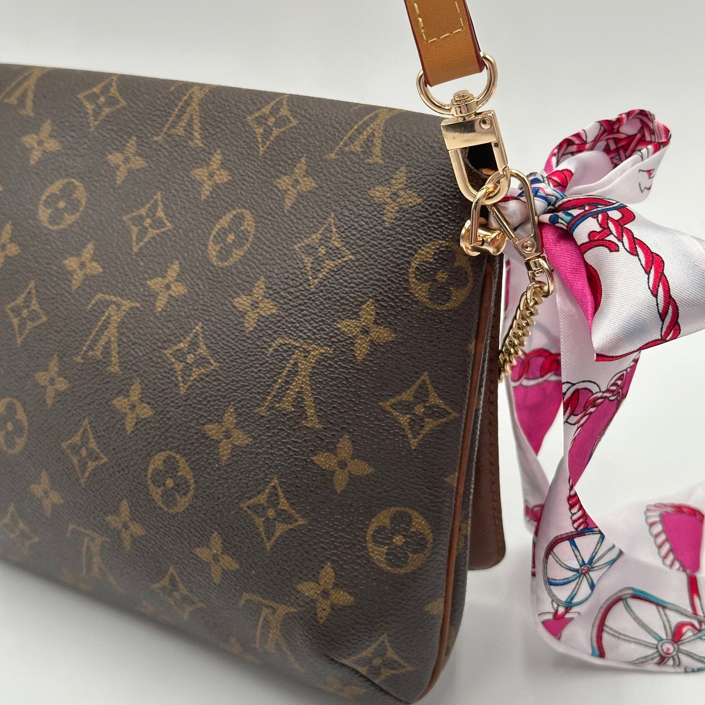 Authentic Louis Vuitton 1998 Monogram Musette Tango Crossbody