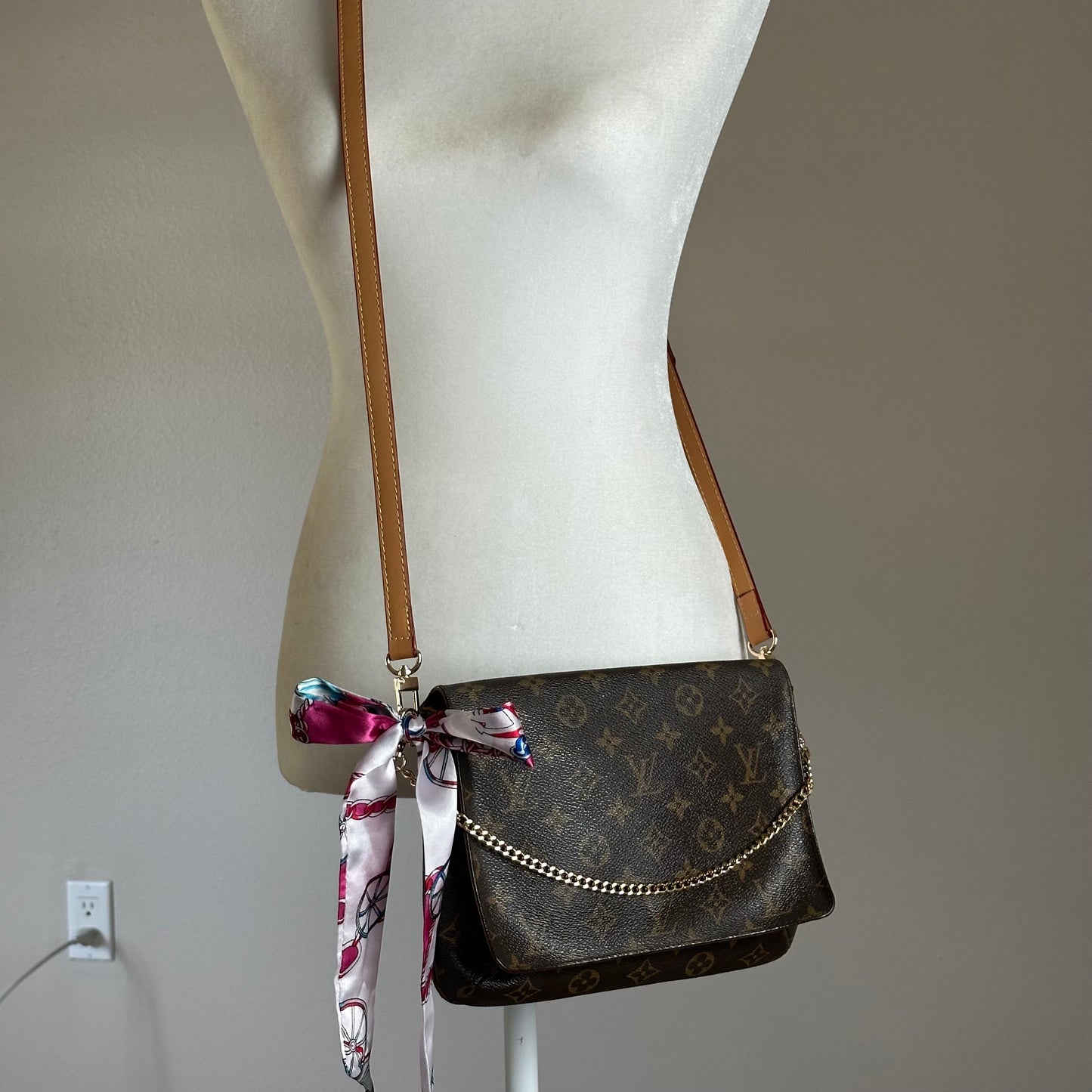 Authentic Louis Vuitton 1998 Monogram Musette Tango Crossbody