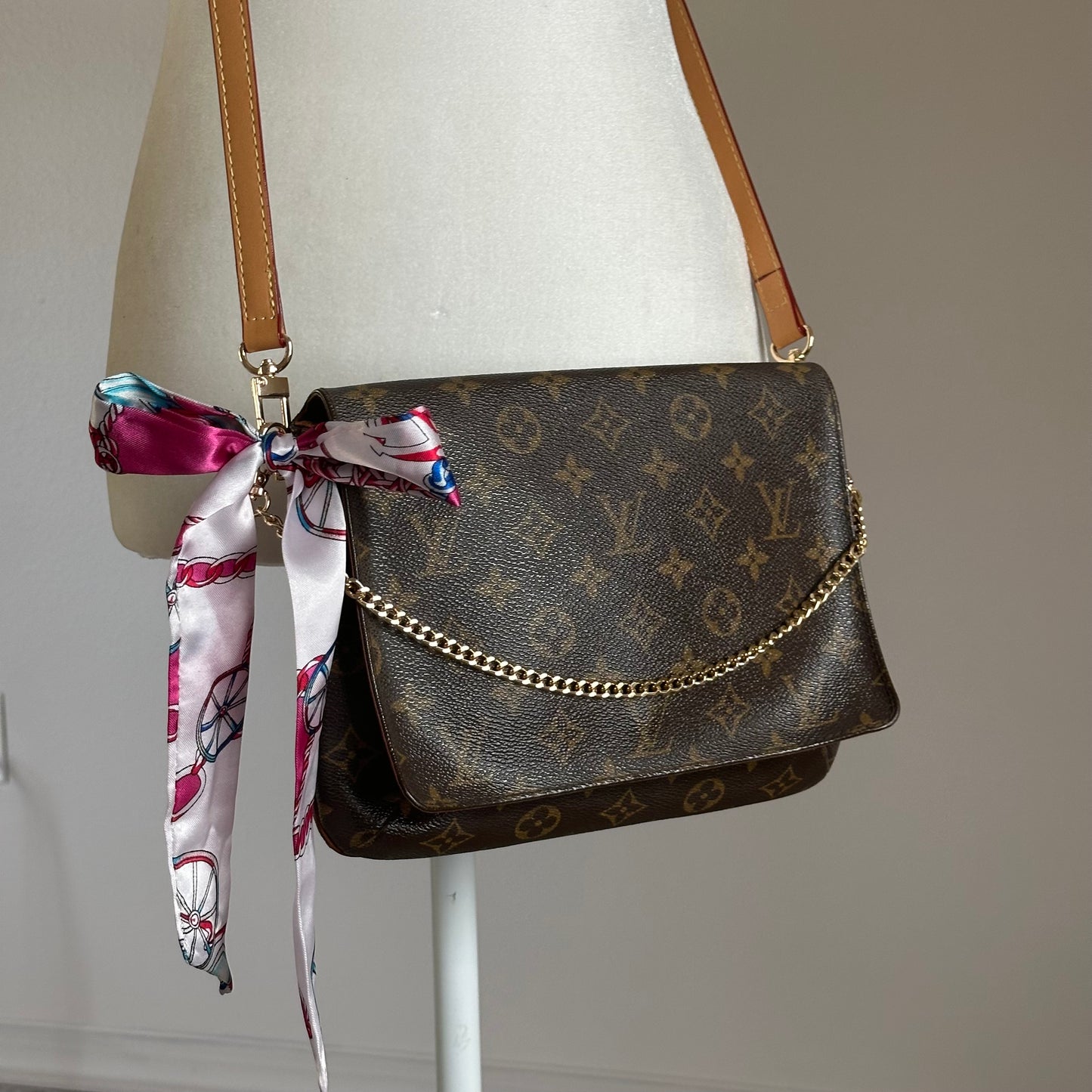 Authentic Louis Vuitton 1998 Monogram Musette Tango Crossbody