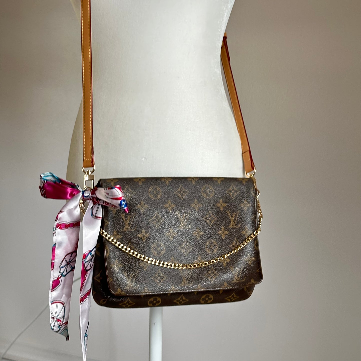 Authentic Louis Vuitton 1998 Monogram Musette Tango Crossbody