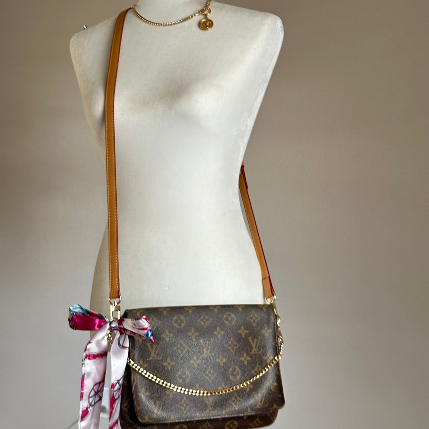 Authentic Louis Vuitton 1998 Monogram Musette Tango Crossbody