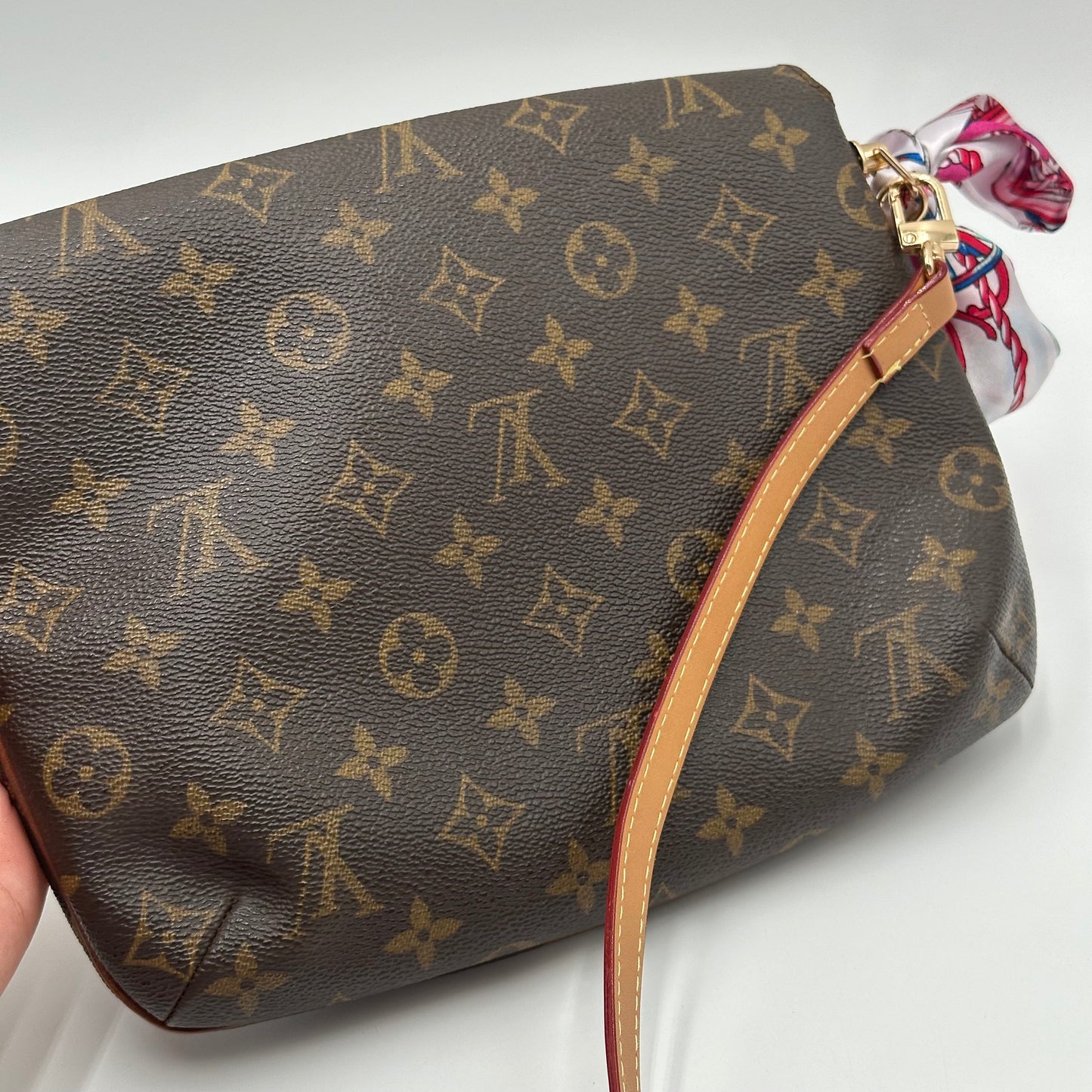 Authentic Louis Vuitton 1998 Monogram Musette Tango Crossbody