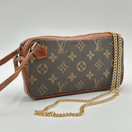 Authentic Louis Vuitton 𝑽𝒊𝒏𝒕𝒂𝒈𝒆 𝑴𝒐𝒏𝒐𝒈𝒓𝒂𝒎 𝑺𝒑𝒐𝒓𝒕𝒔 𝑪𝒍𝒖𝒕𝒄𝒉 𝑪𝒓𝒐𝒔𝒔𝒃𝒐𝒅𝒚