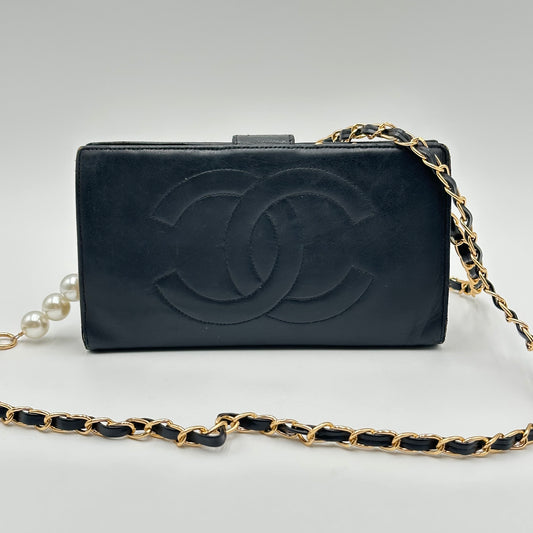 Authentic CHANEL 𝑩𝒍𝒂𝒄𝒌 𝑪𝑪 𝑳𝒂𝒎𝒃𝒔𝒌𝒊𝒏 𝑲𝒊𝒔𝒔𝒍𝒐𝒄𝒌 𝑾𝒂𝒍𝒍𝒆𝒕 𝑪𝒓𝒐𝒔𝒔𝒃𝒐𝒅𝒚