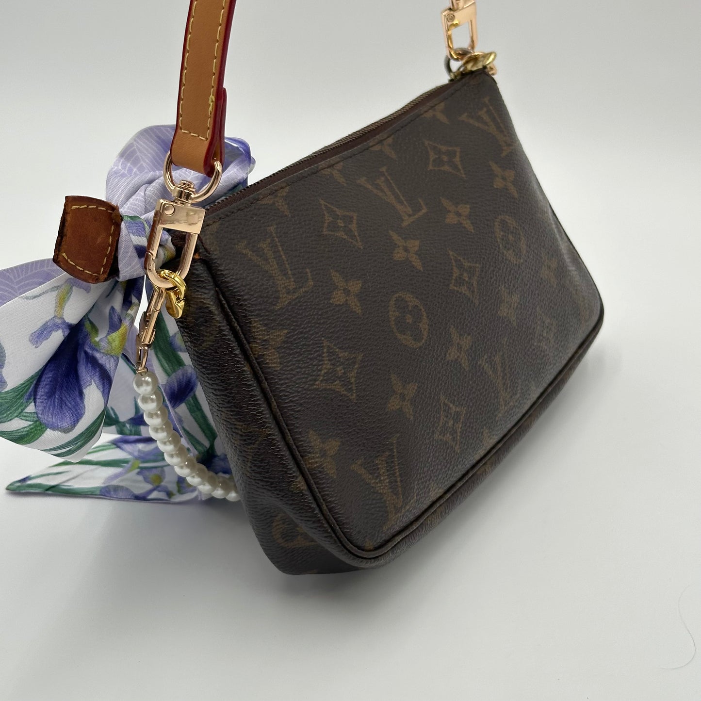 Authentic Louis Vuitton 2000 Monogram Pochette Accessoires Crossbody