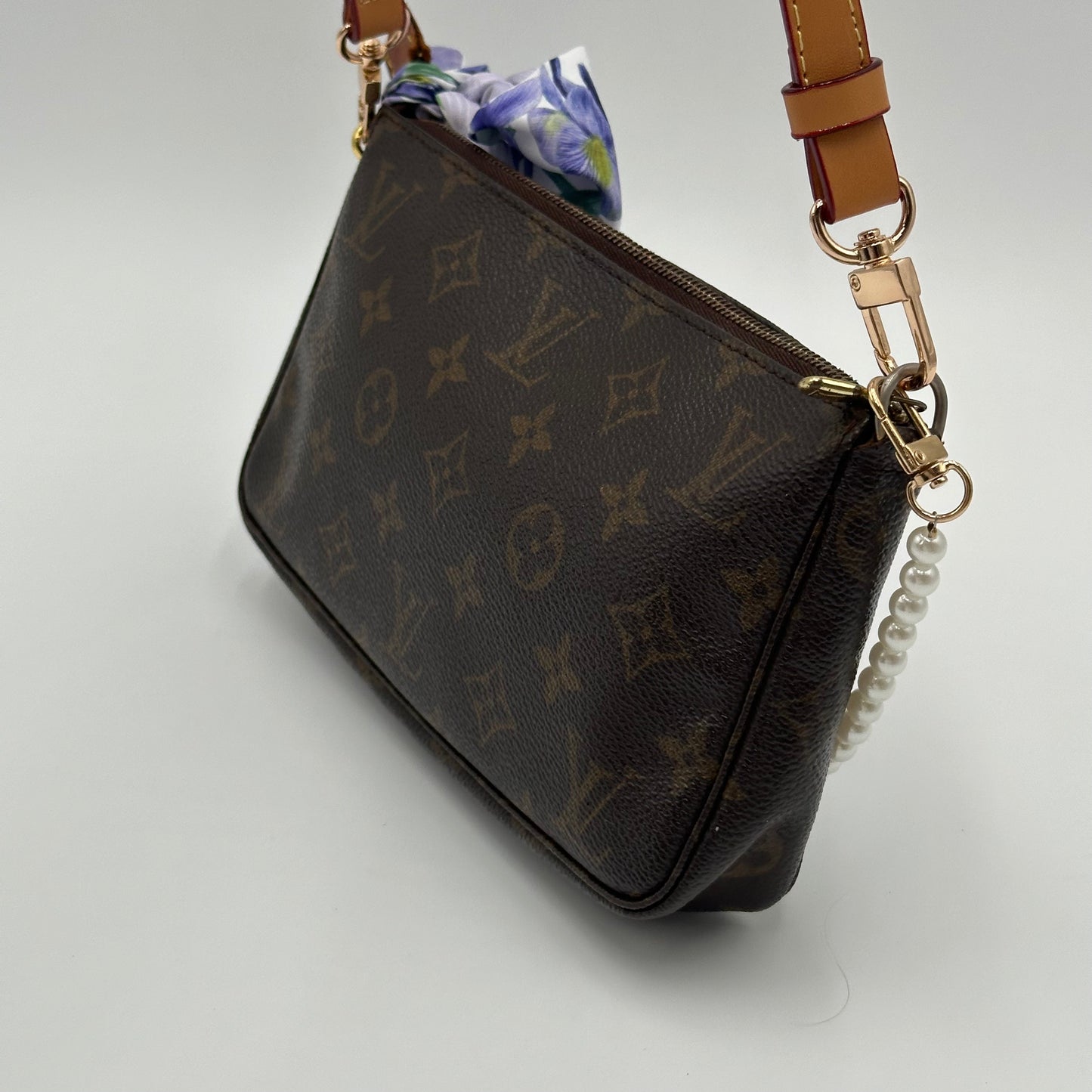 Authentic Louis Vuitton 2000 Monogram Pochette Accessoires Crossbody