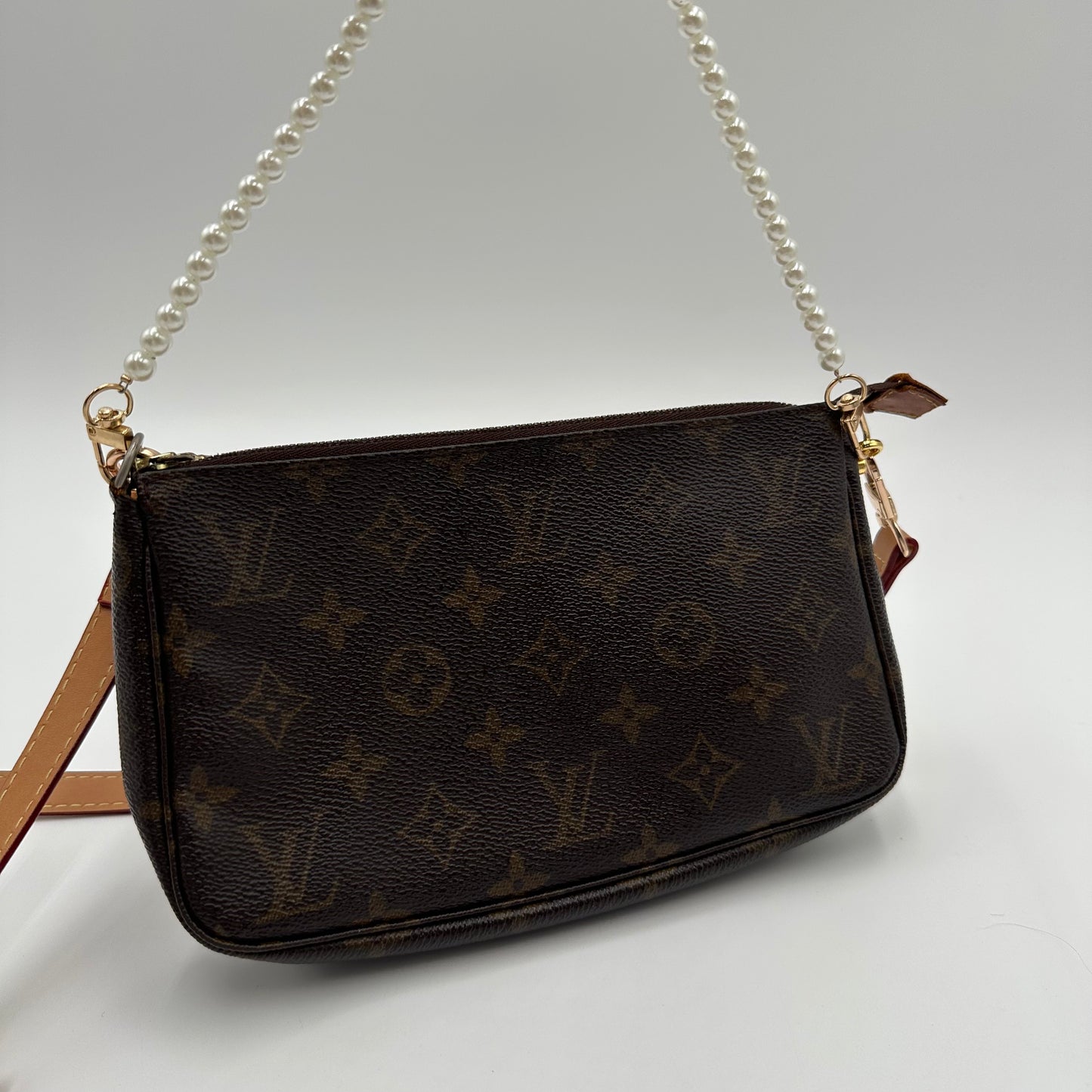 Authentic Louis Vuitton 2000 Monogram Pochette Accessoires Crossbody