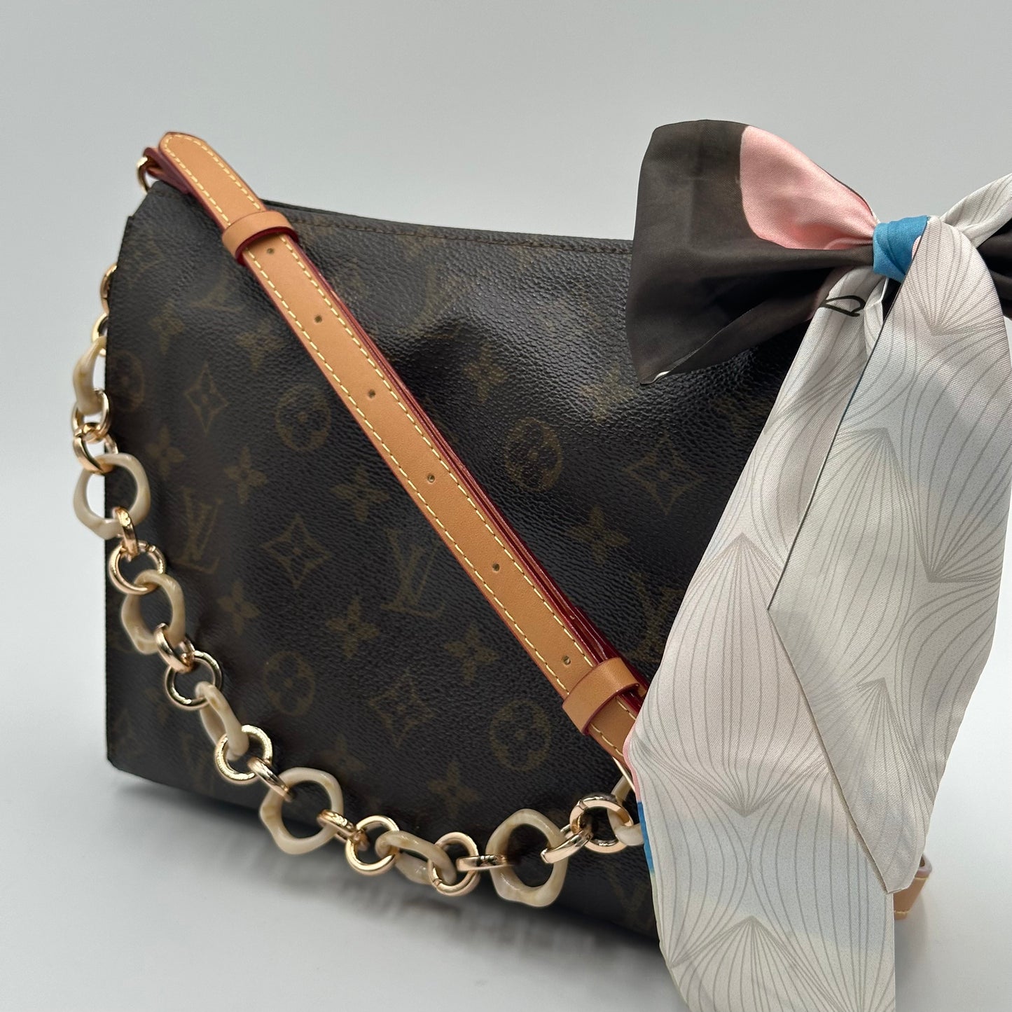 Authentic Louis Vuitton 1982 Monogram Toiletry 26 Crossbody