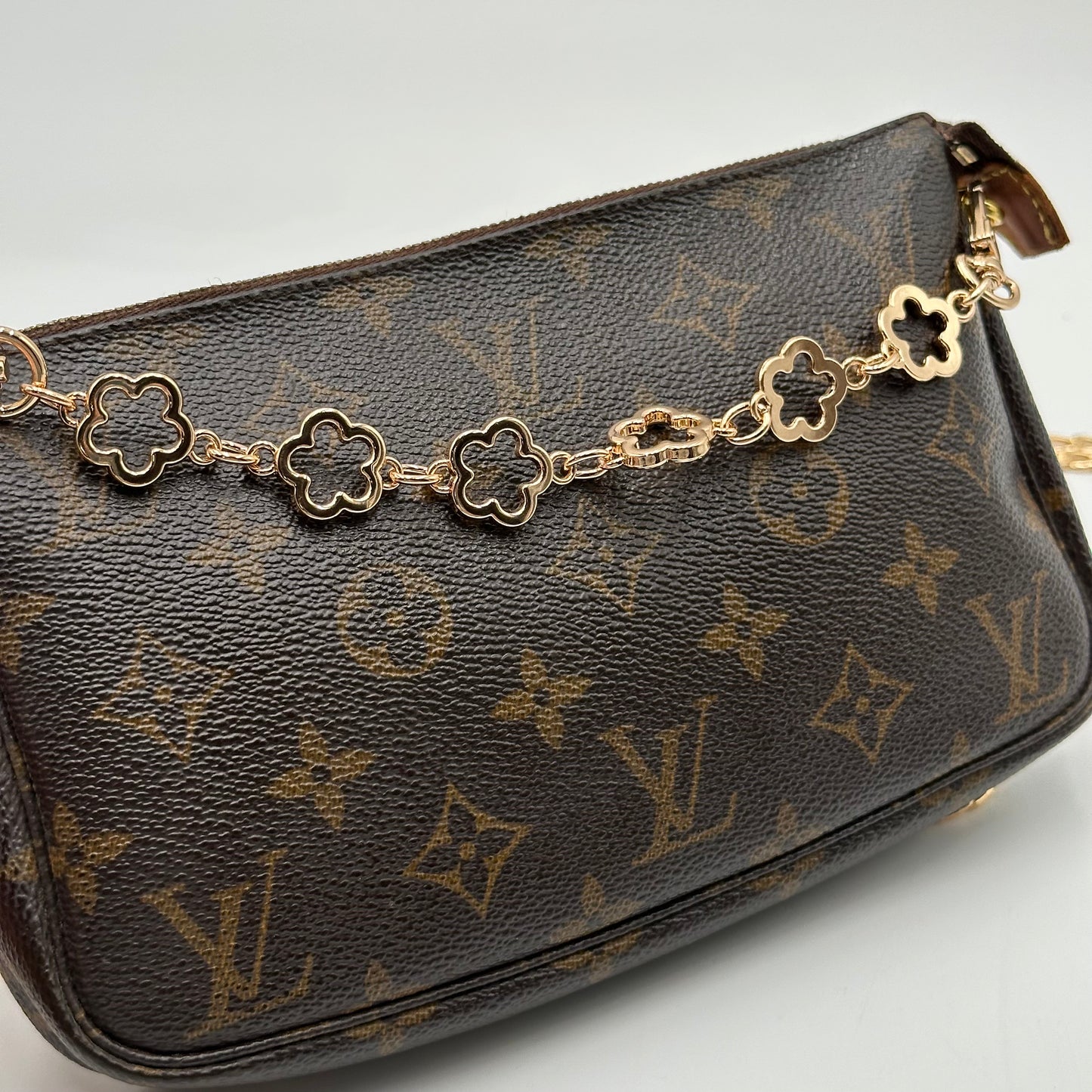 Authentic Louis Vuitton 2000 Monogram Pochette Accessoires Crossbody