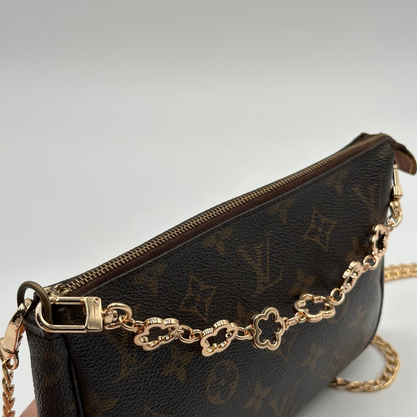 Authentic Louis Vuitton 2000 Monogram Pochette Accessoires Crossbody