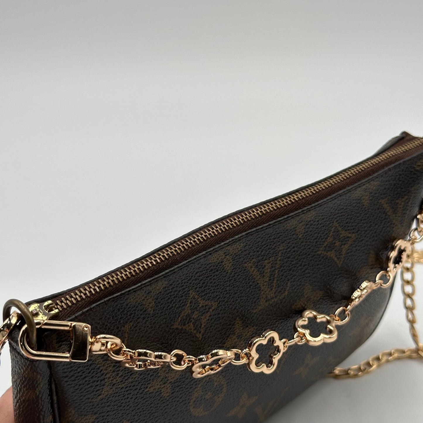 Authentic Louis Vuitton 2000 Monogram Pochette Accessoires Crossbody