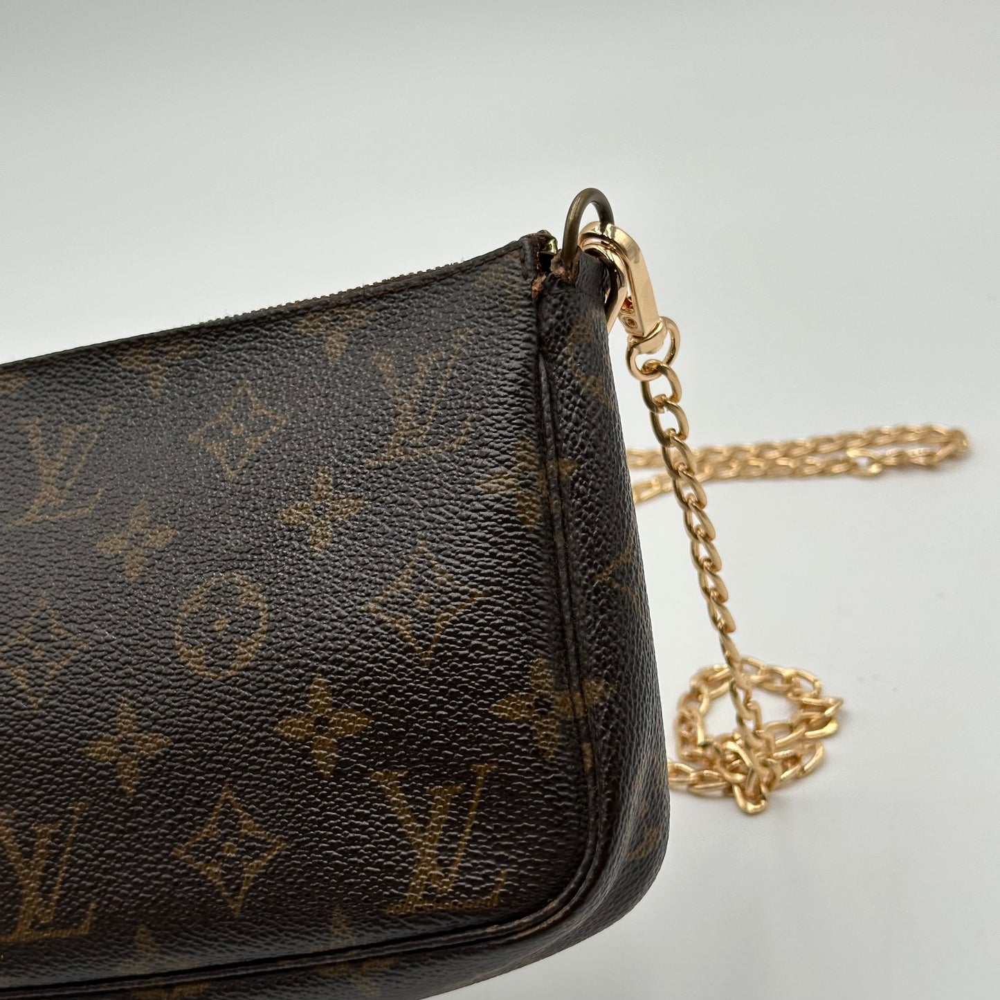 Authentic Louis Vuitton 2000 Monogram Pochette Accessoires Crossbody