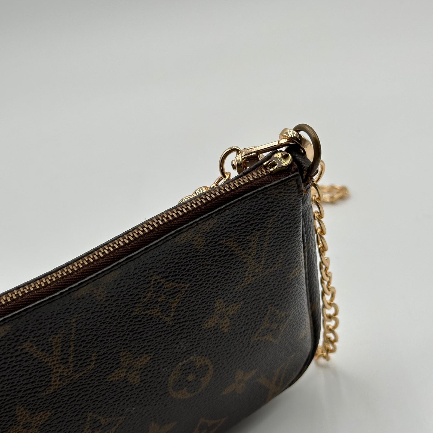 Authentic Louis Vuitton 2000 Monogram Pochette Accessoires Crossbody