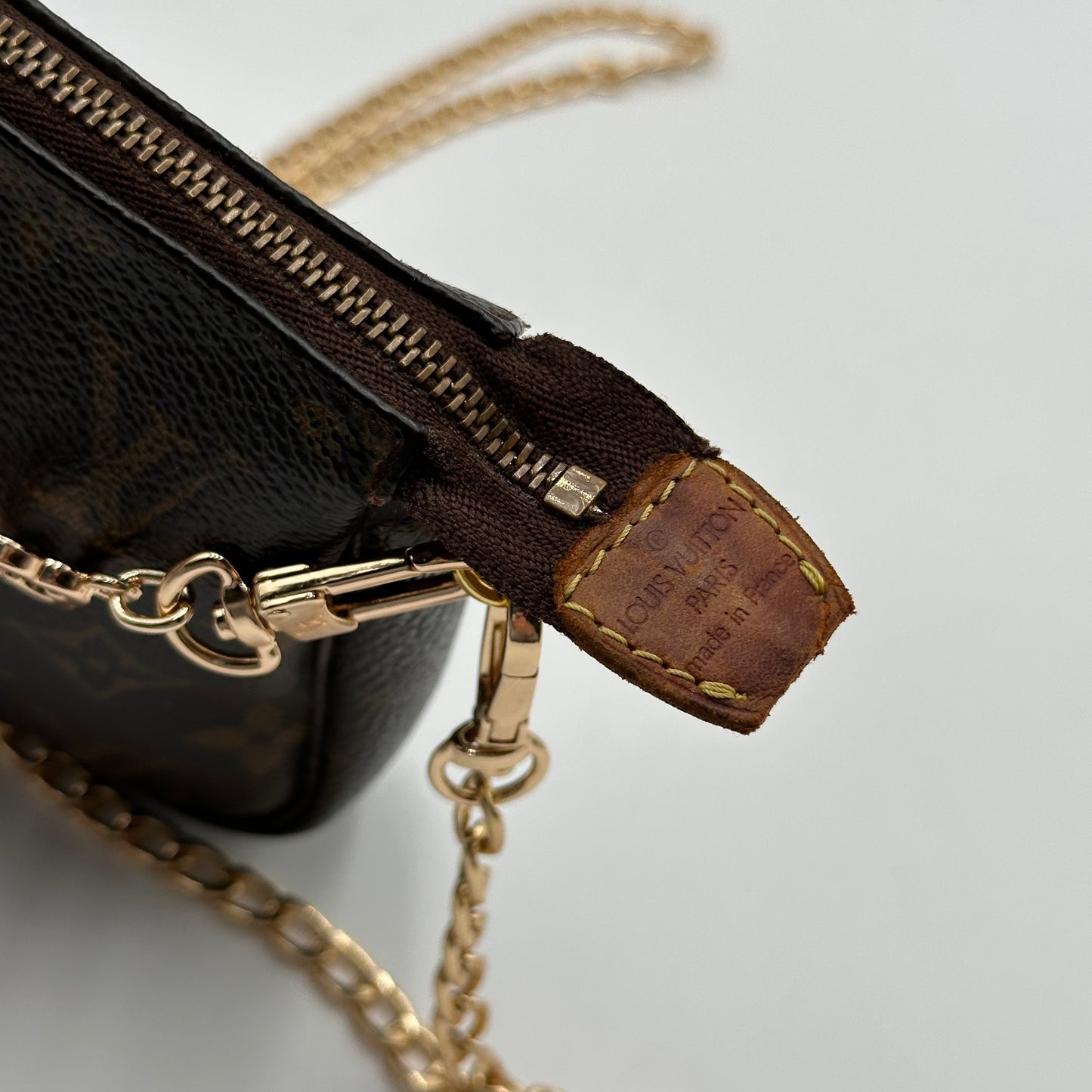 Authentic Louis Vuitton 2000 Monogram Pochette Accessoires Crossbody