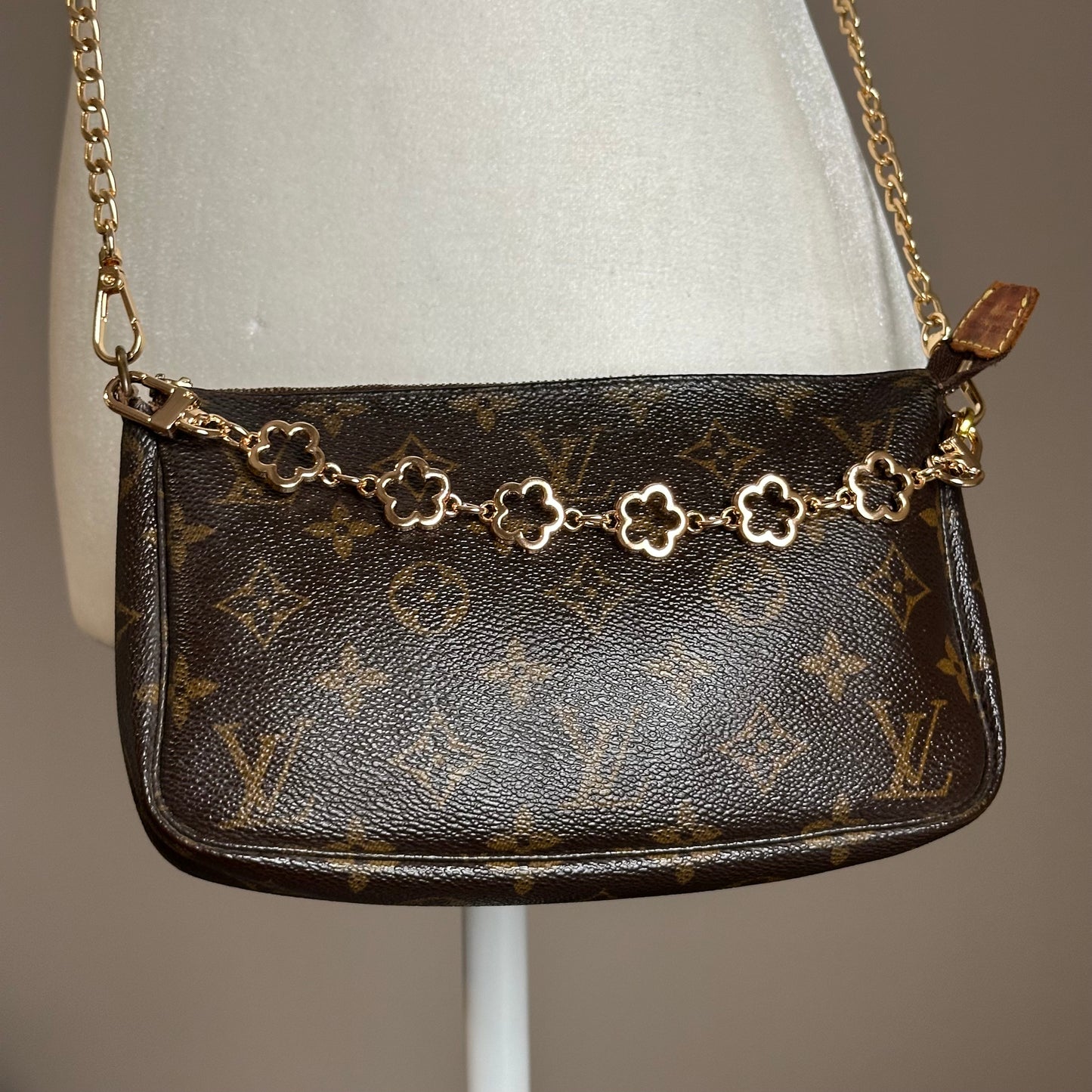 Authentic Louis Vuitton 2000 Monogram Pochette Accessoires Crossbody