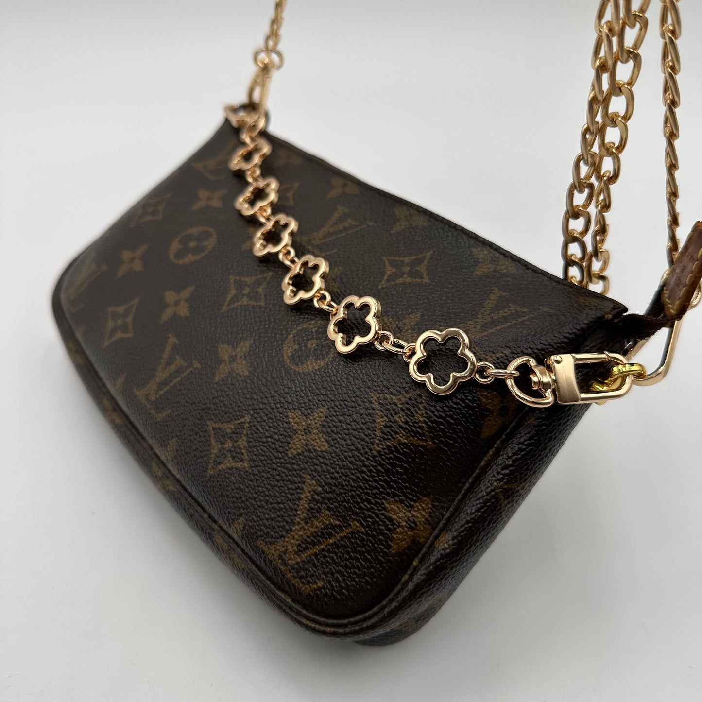 Authentic Louis Vuitton 2000 Monogram Pochette Accessoires Crossbody