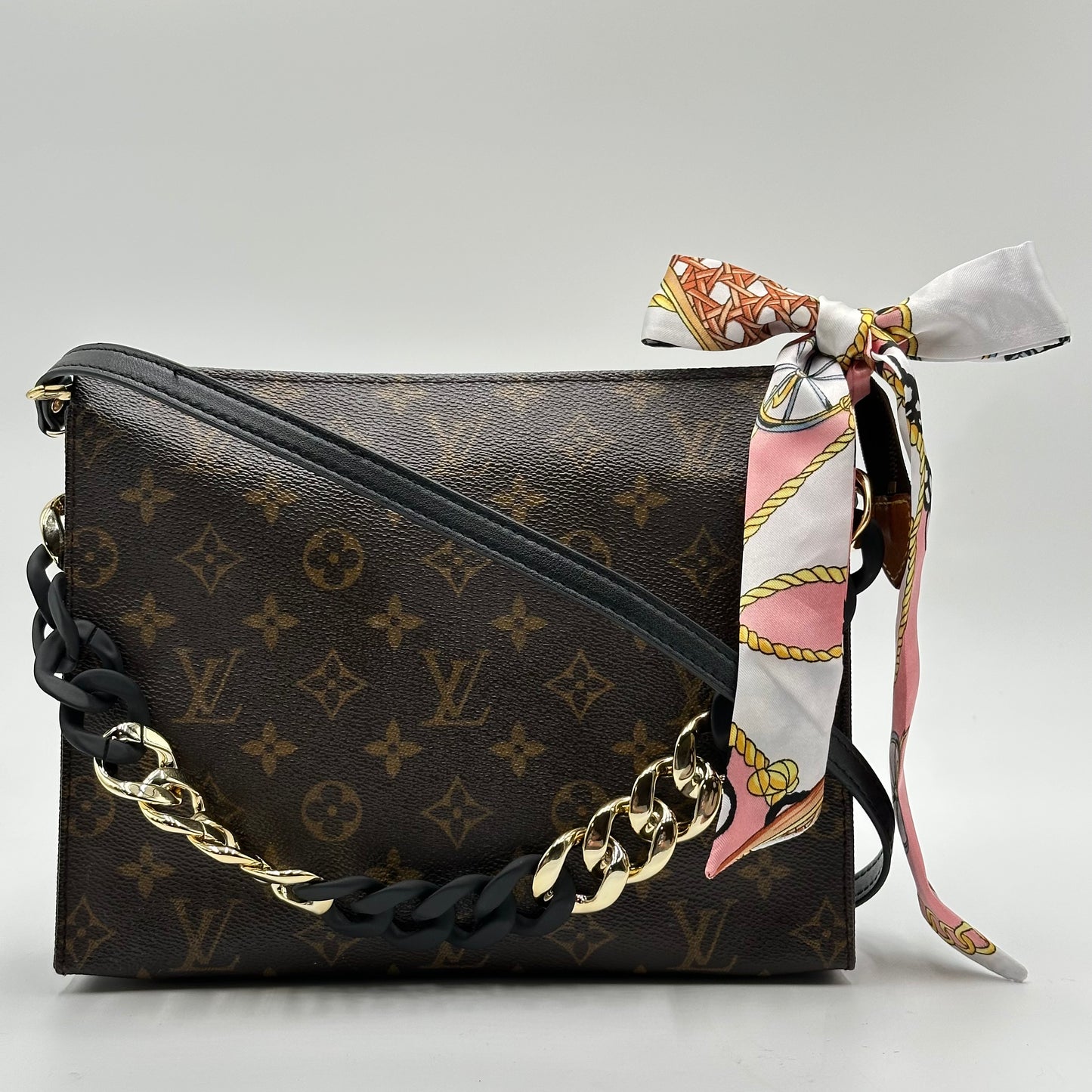 Authentic Louis Vuitton Monogram Toiletry 26 Crossbody