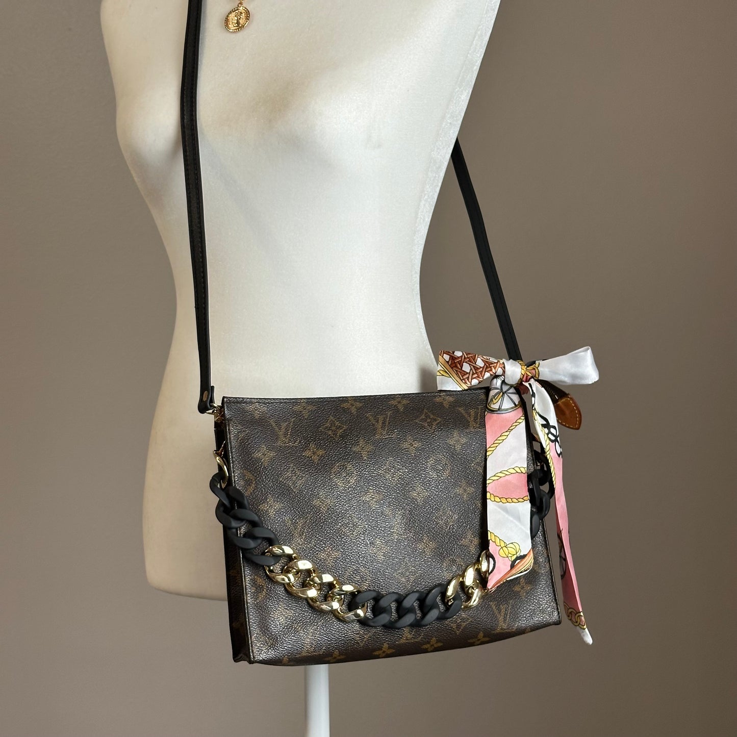 Authentic Louis Vuitton Monogram Toiletry 26 Crossbody