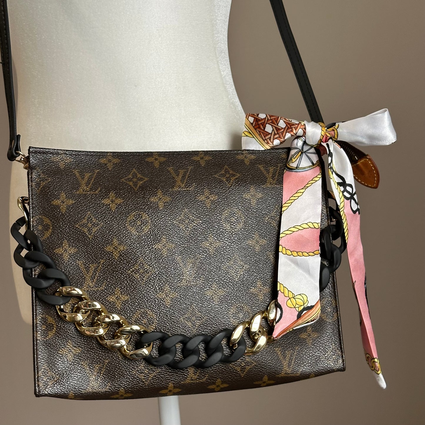 Authentic Louis Vuitton Monogram Toiletry 26 Crossbody