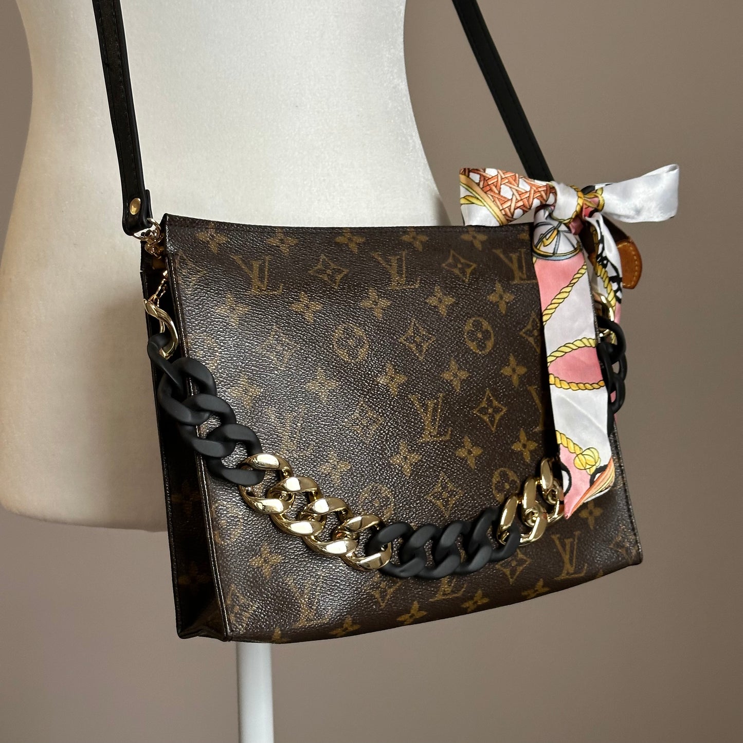 Authentic Louis Vuitton Monogram Toiletry 26 Crossbody