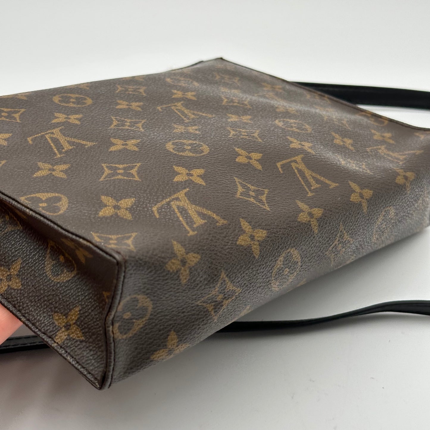 Authentic Louis Vuitton Monogram Toiletry 26 Crossbody