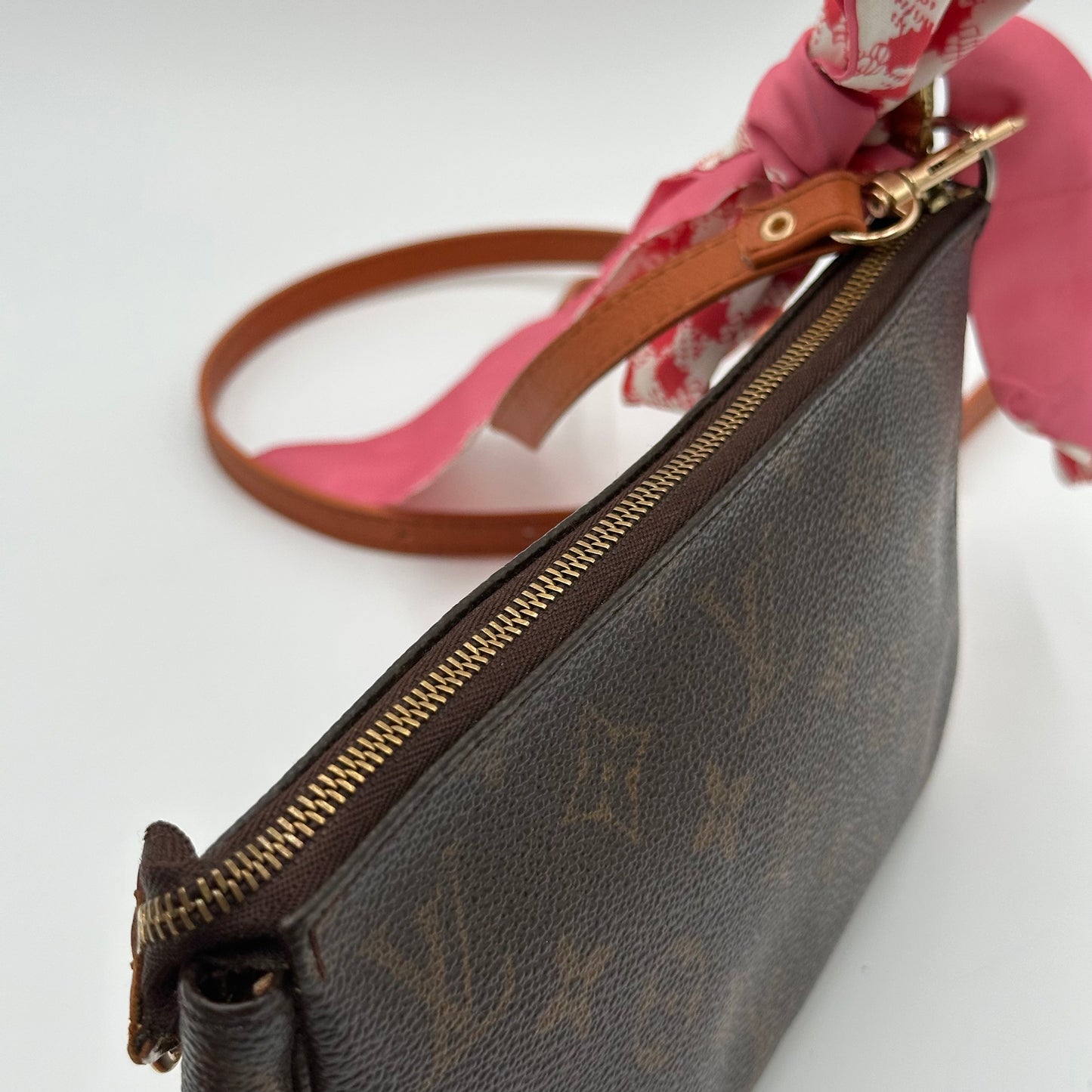 Authentic Louis Vuitton 2000 Monogram Pochette Accessoires Crossbody