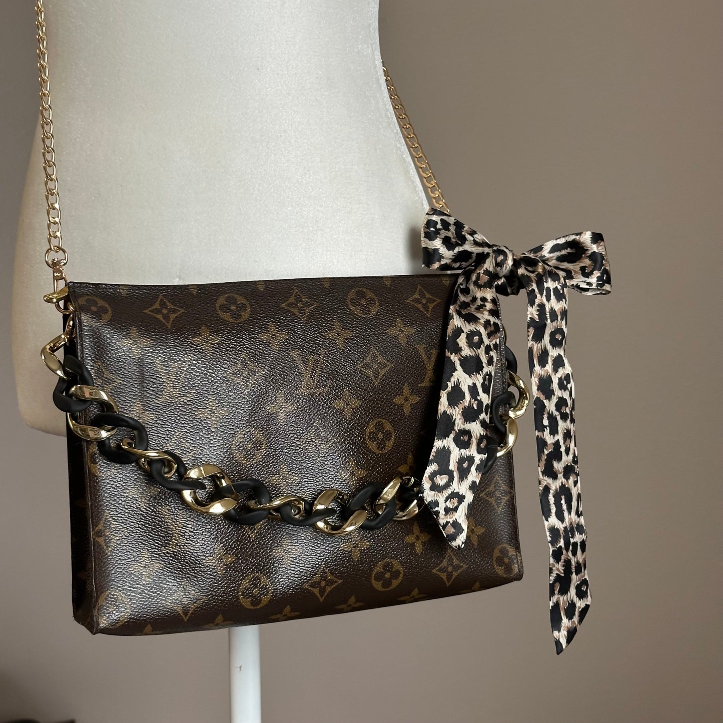 Authentic Louis Vuitton Monogram Toiletry 26 Crossbody