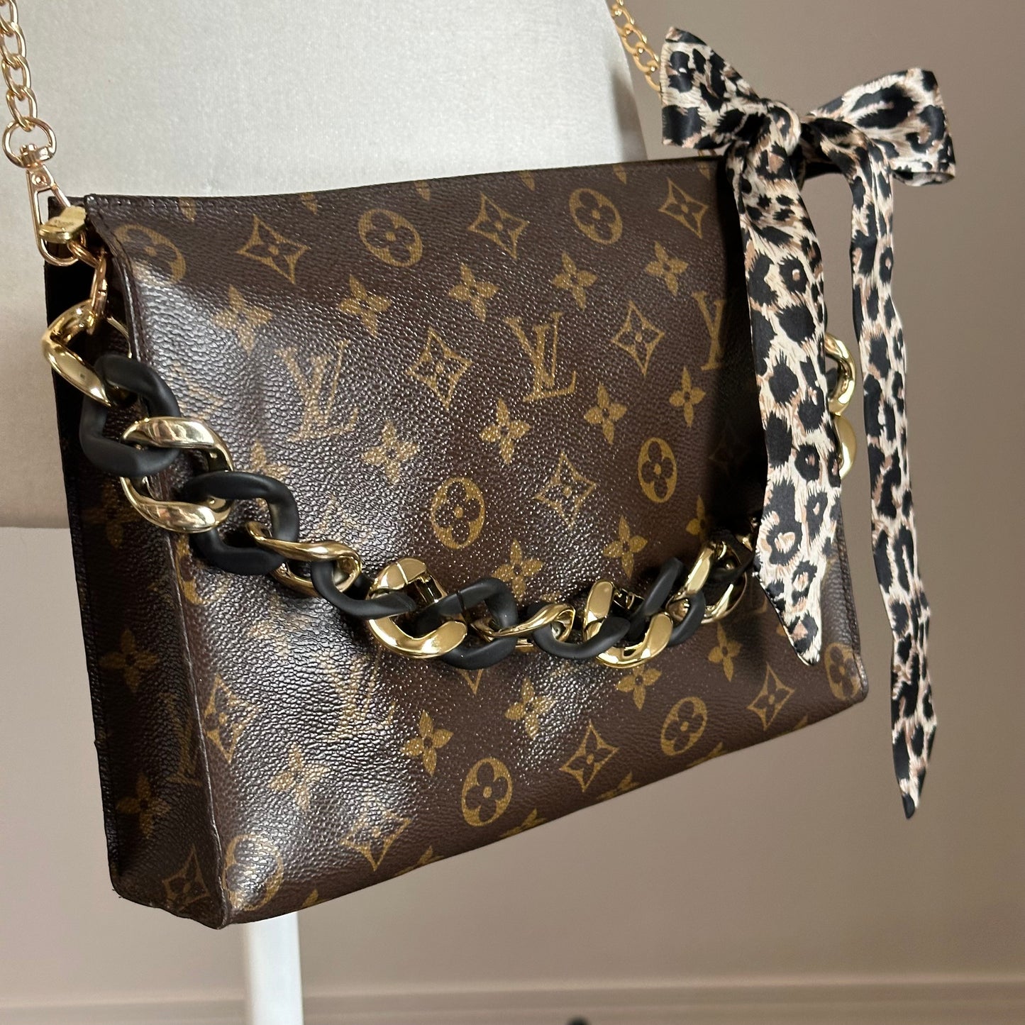 Authentic Louis Vuitton Monogram Toiletry 26 Crossbody