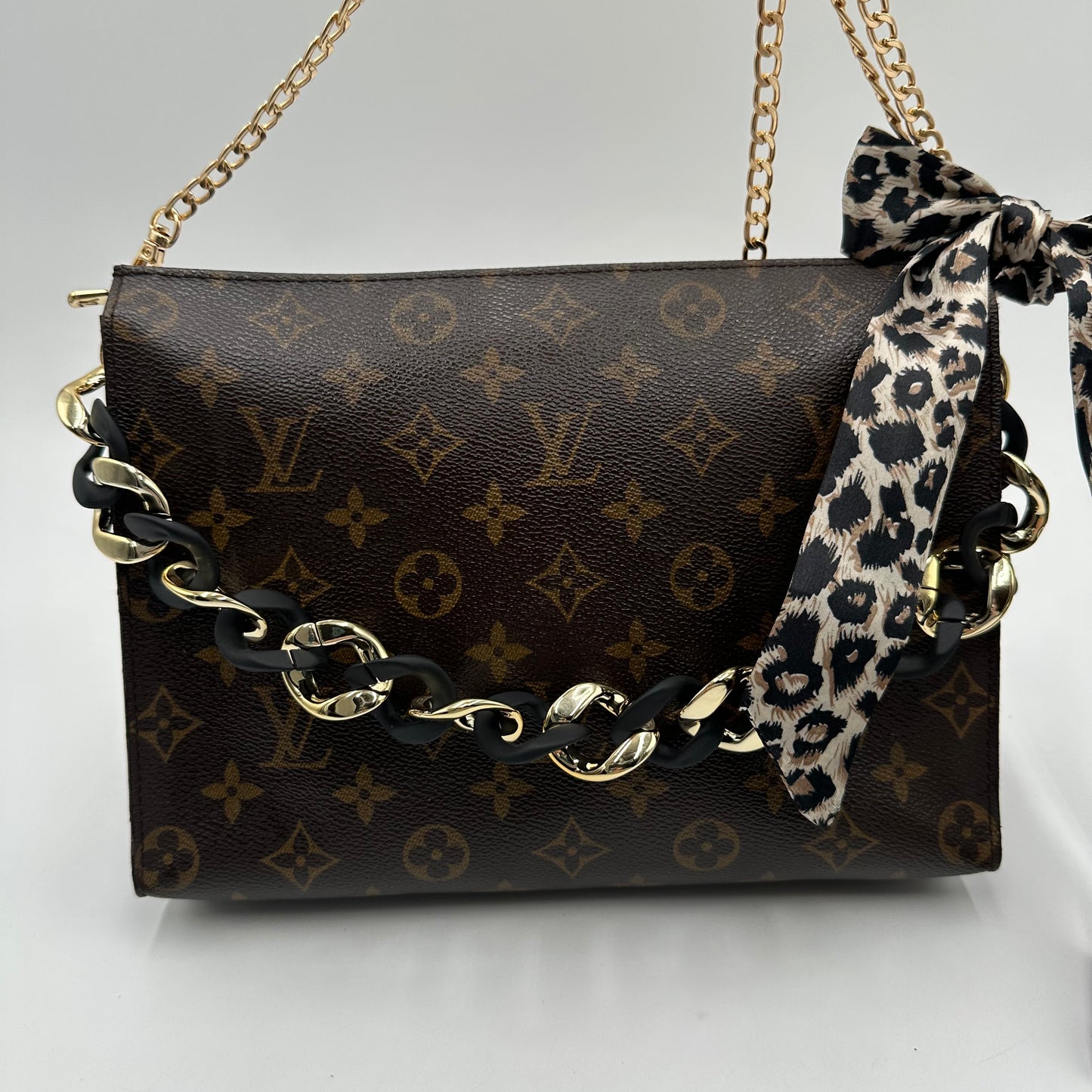 Authentic Louis Vuitton Monogram Toiletry 26 Crossbody