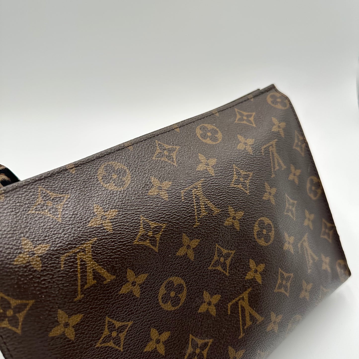 Authentic Louis Vuitton Monogram Toiletry 26 Crossbody