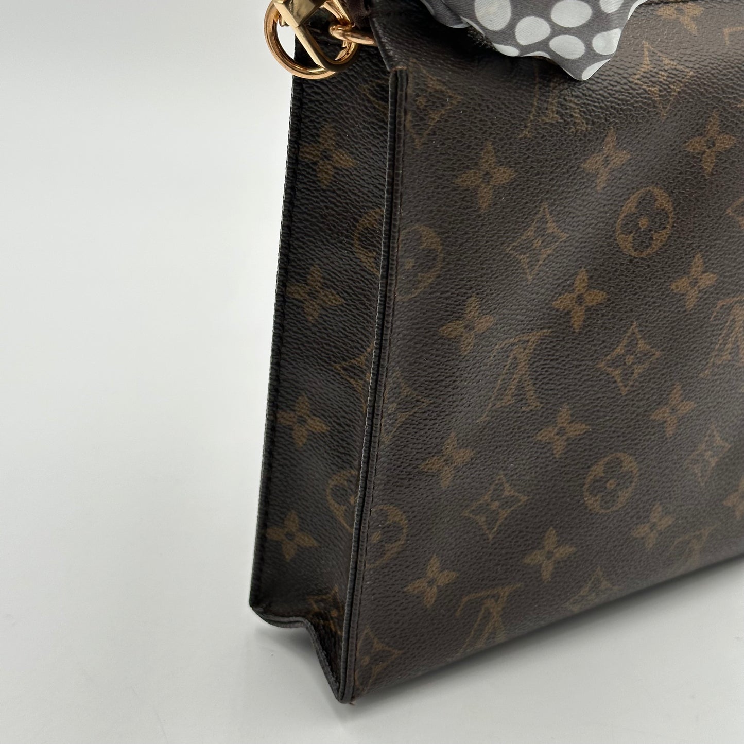 Authentic Louis Vuitton 1999 Monogram Toiletry 26 Crossbody