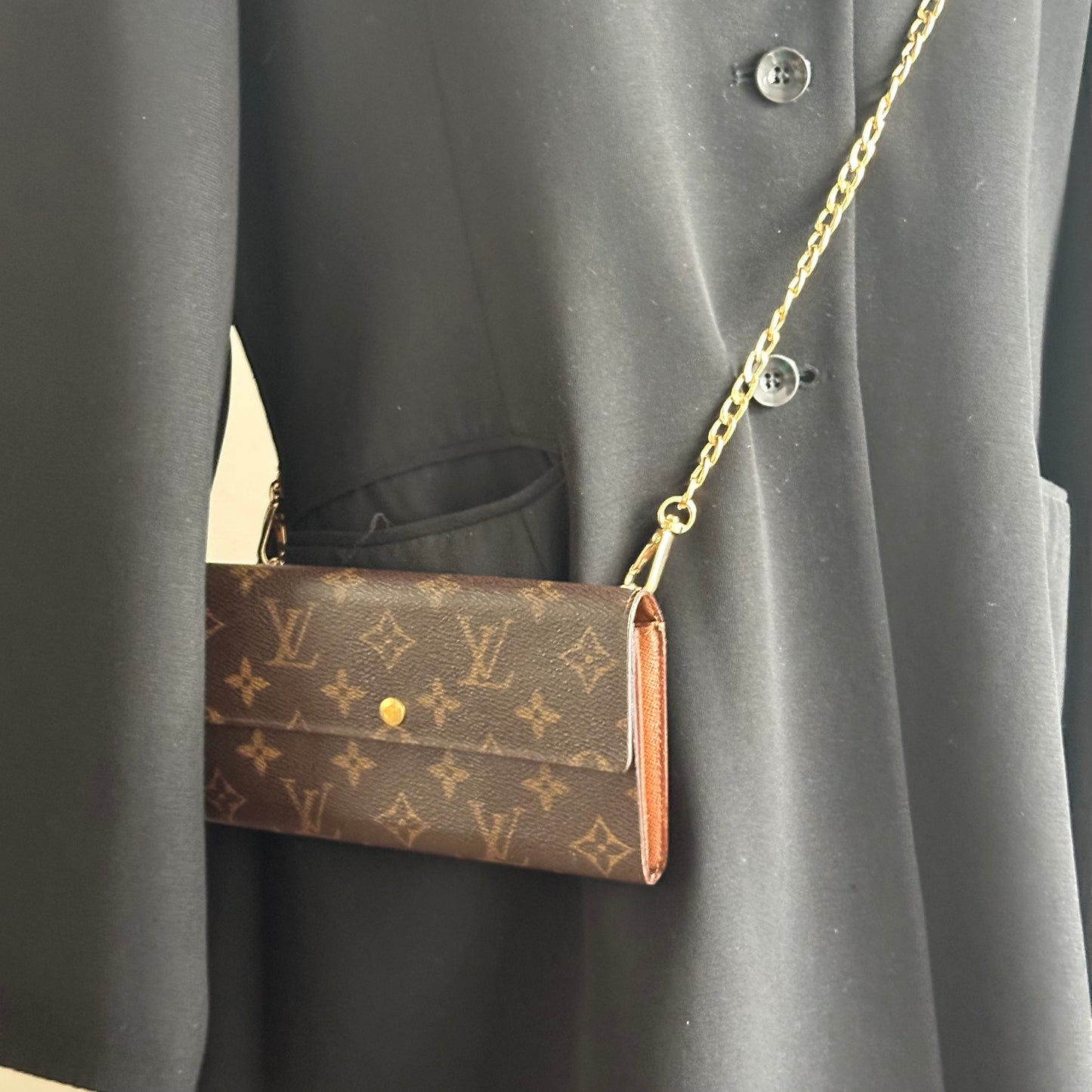 Authentic Louis Vuitton 2005 Monogram Sarah Wallet Crossbody