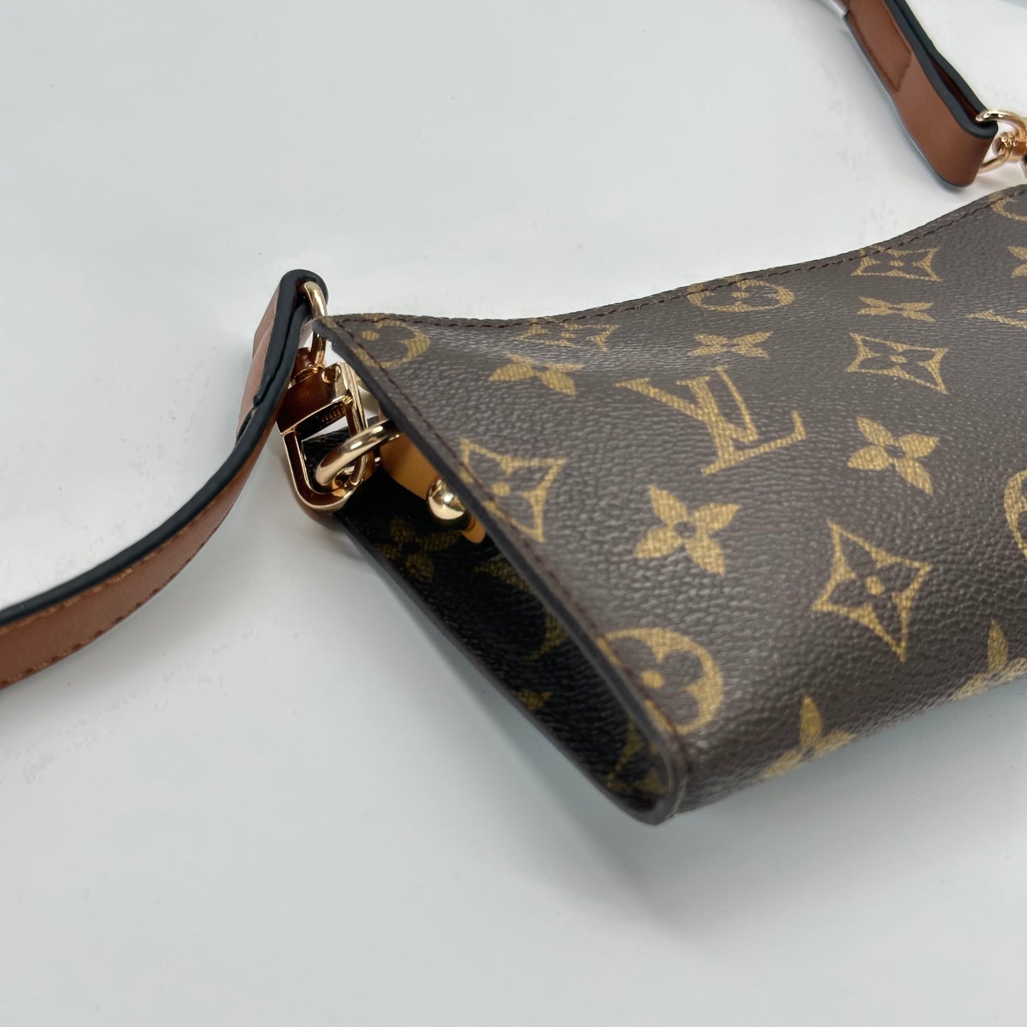 Authentic Louis Vuitton 2000 Monogram Bucket Pouch Crossbody