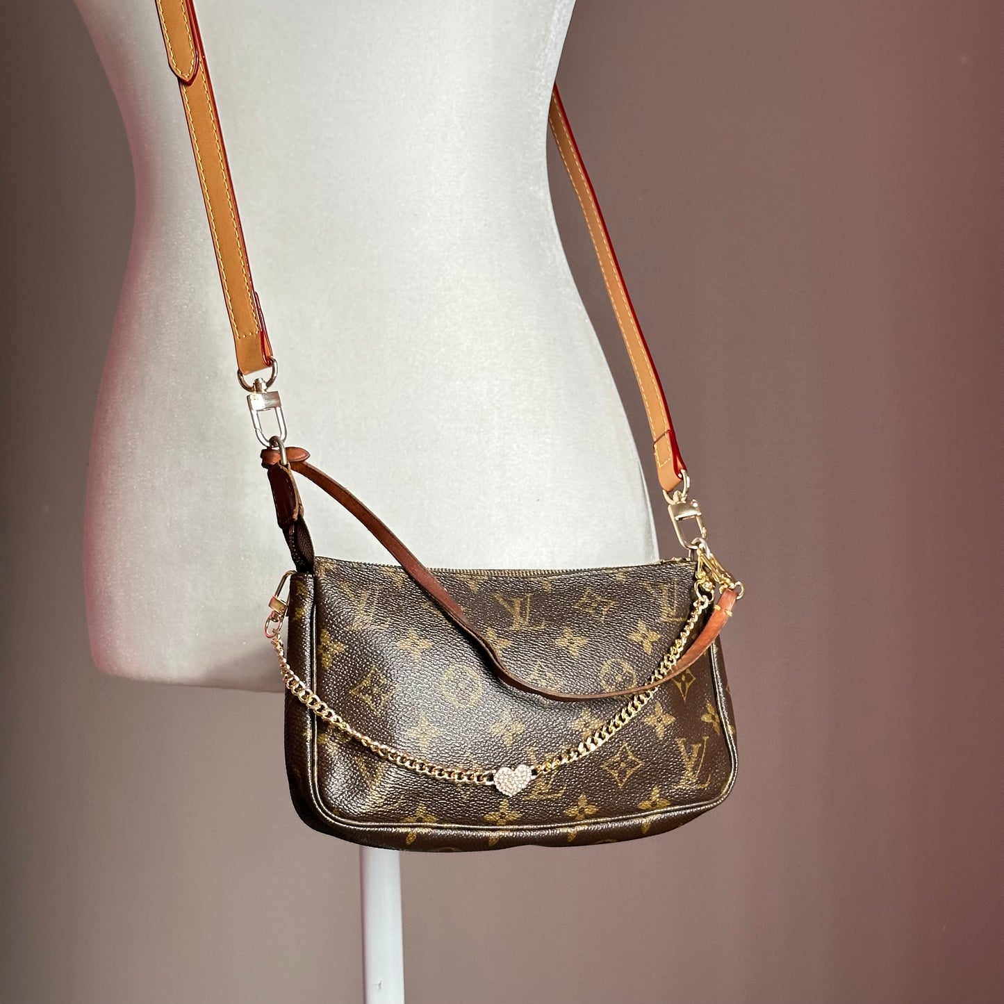 Authentic Louis Vuitton 2005 Monogram Pochette Accessoires Crossbody