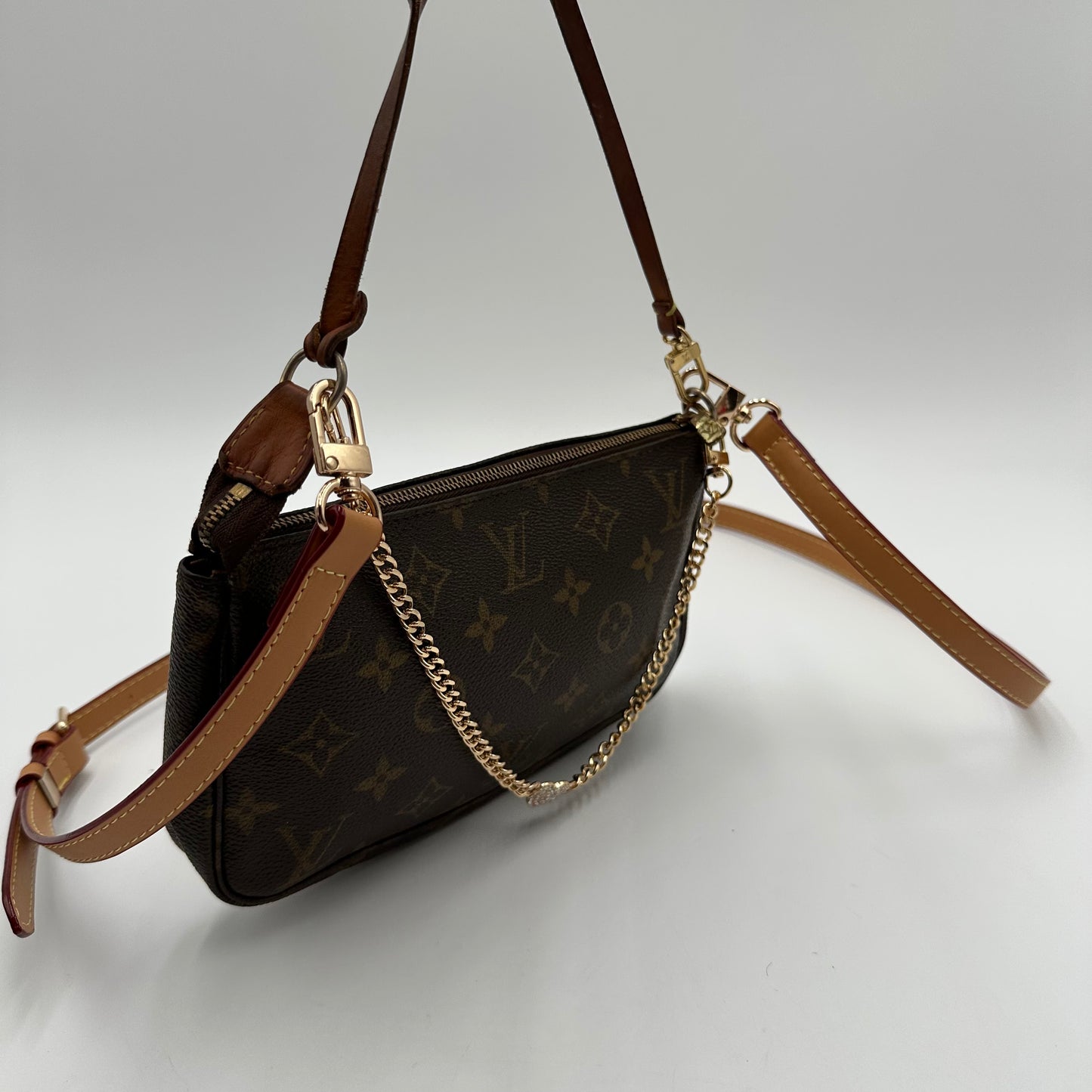 Authentic Louis Vuitton 2005 Monogram Pochette Accessoires Crossbody