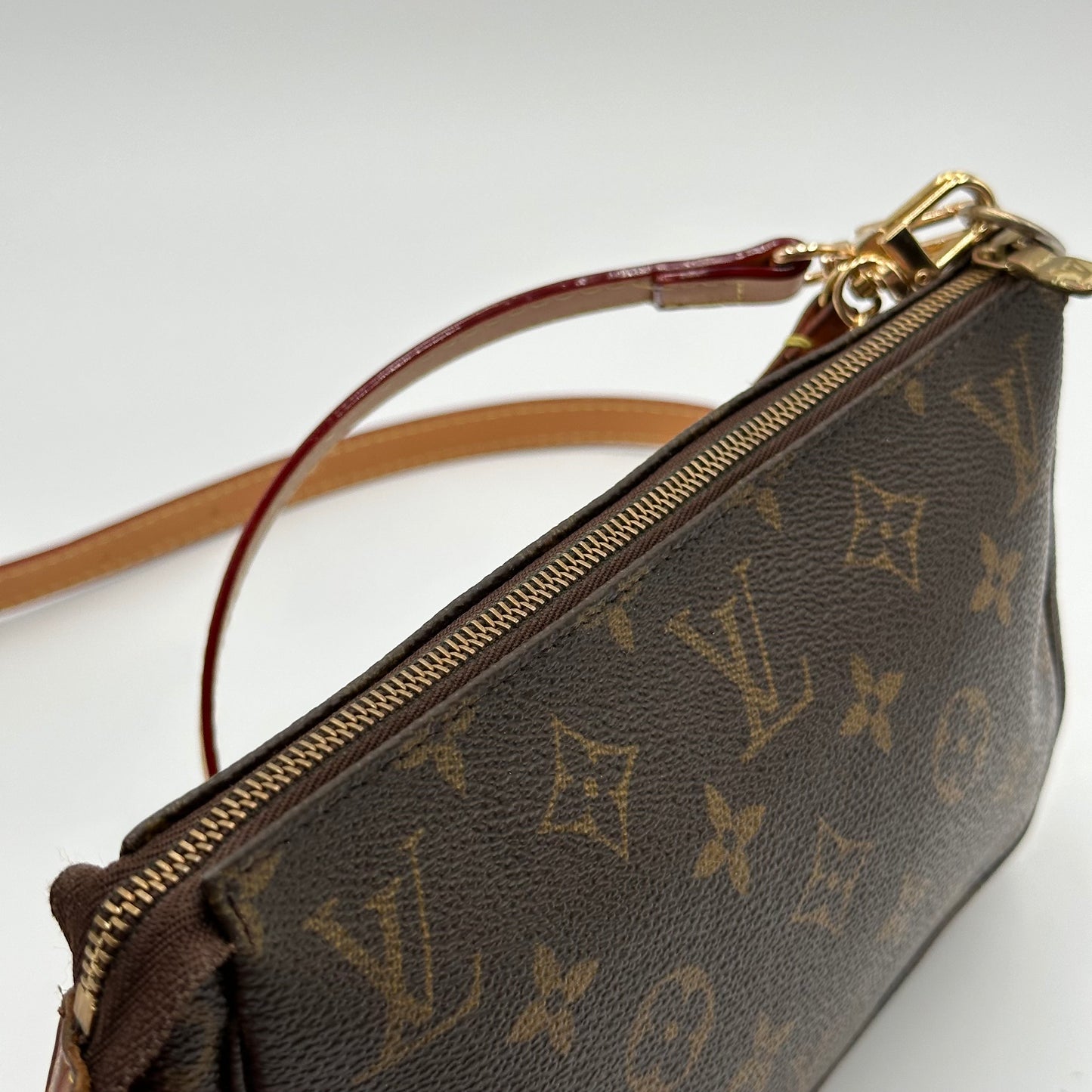 Authentic Louis Vuitton 2005 Monogram Pochette Accessoires Crossbody