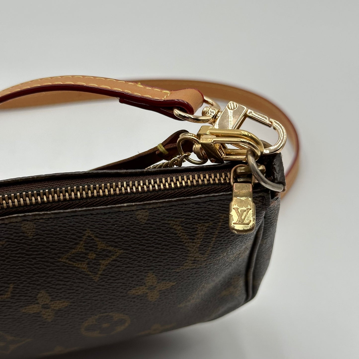 Authentic Louis Vuitton 2005 Monogram Pochette Accessoires Crossbody