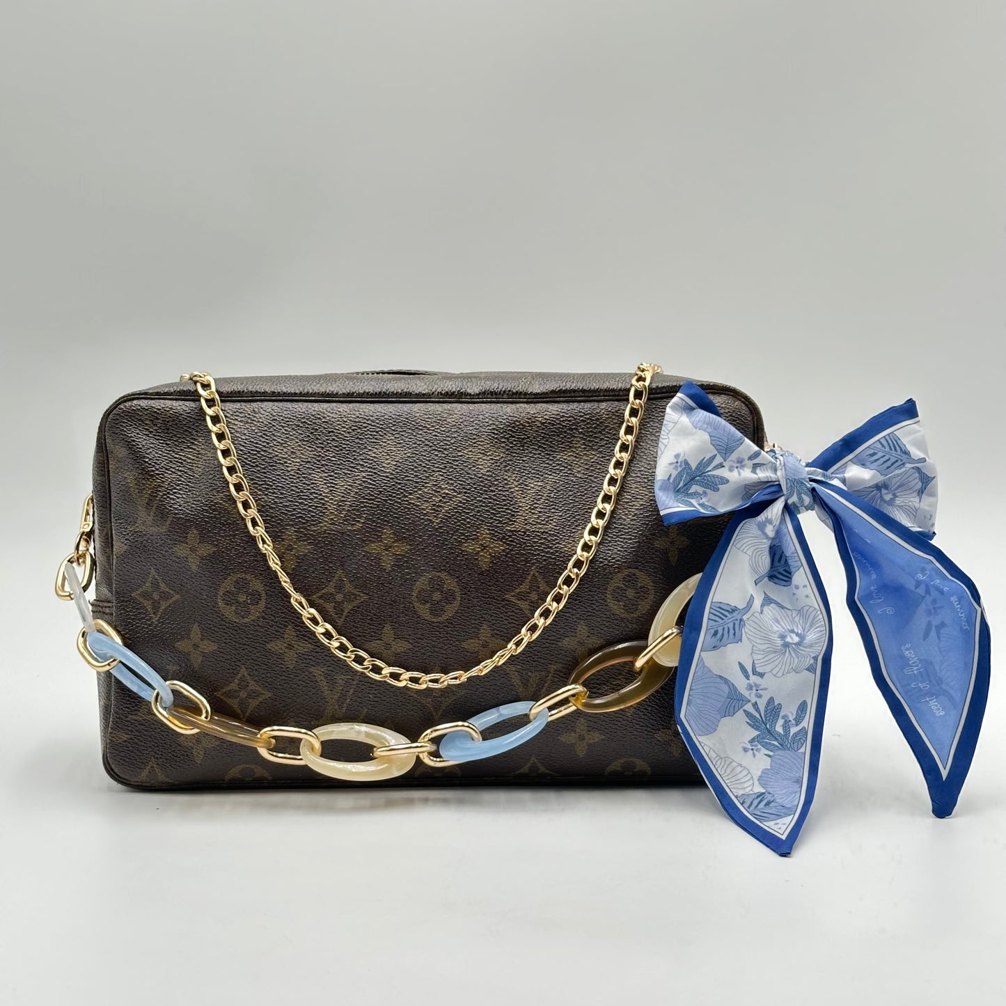 Authentic Louis Vuitton 1996 Monogram Trousse Crossbody