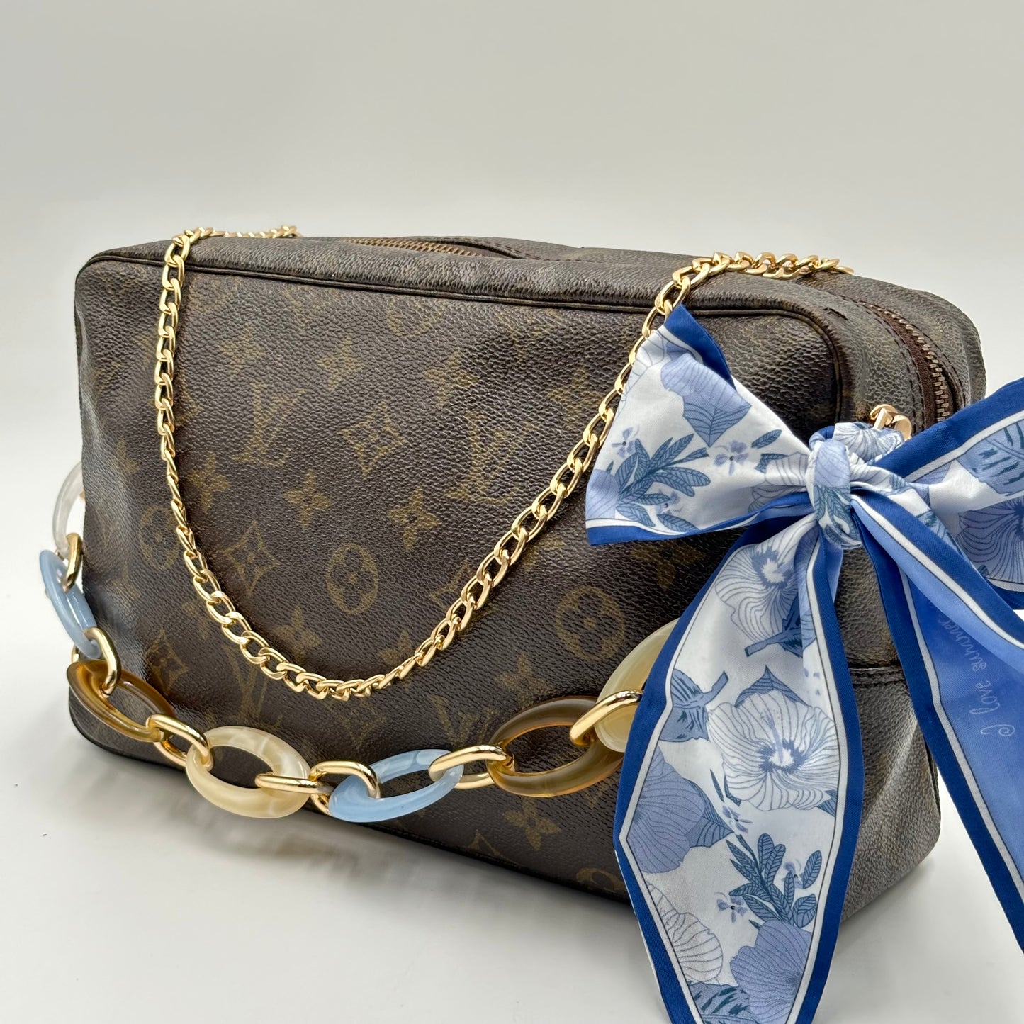 Authentic Louis Vuitton 1996 Monogram Trousse Crossbody