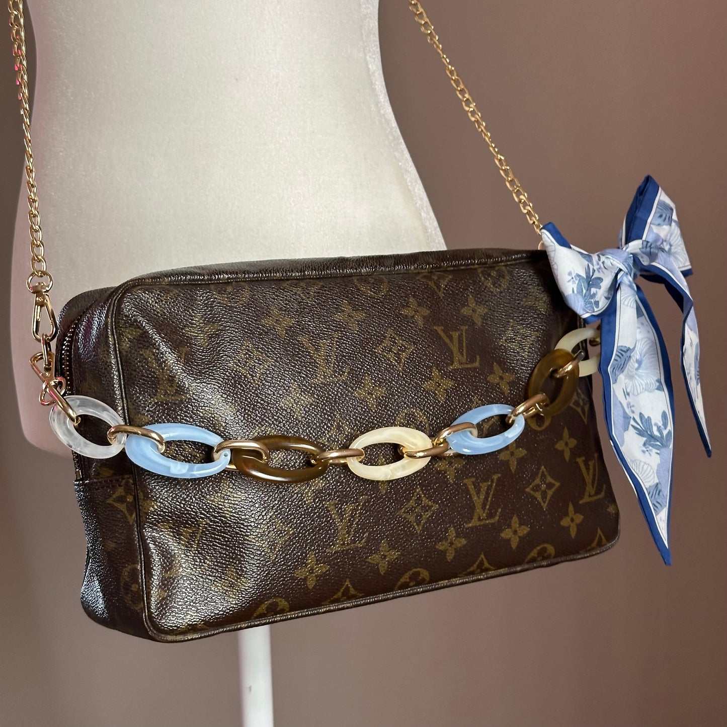 Authentic Louis Vuitton 1996 Monogram Trousse Crossbody